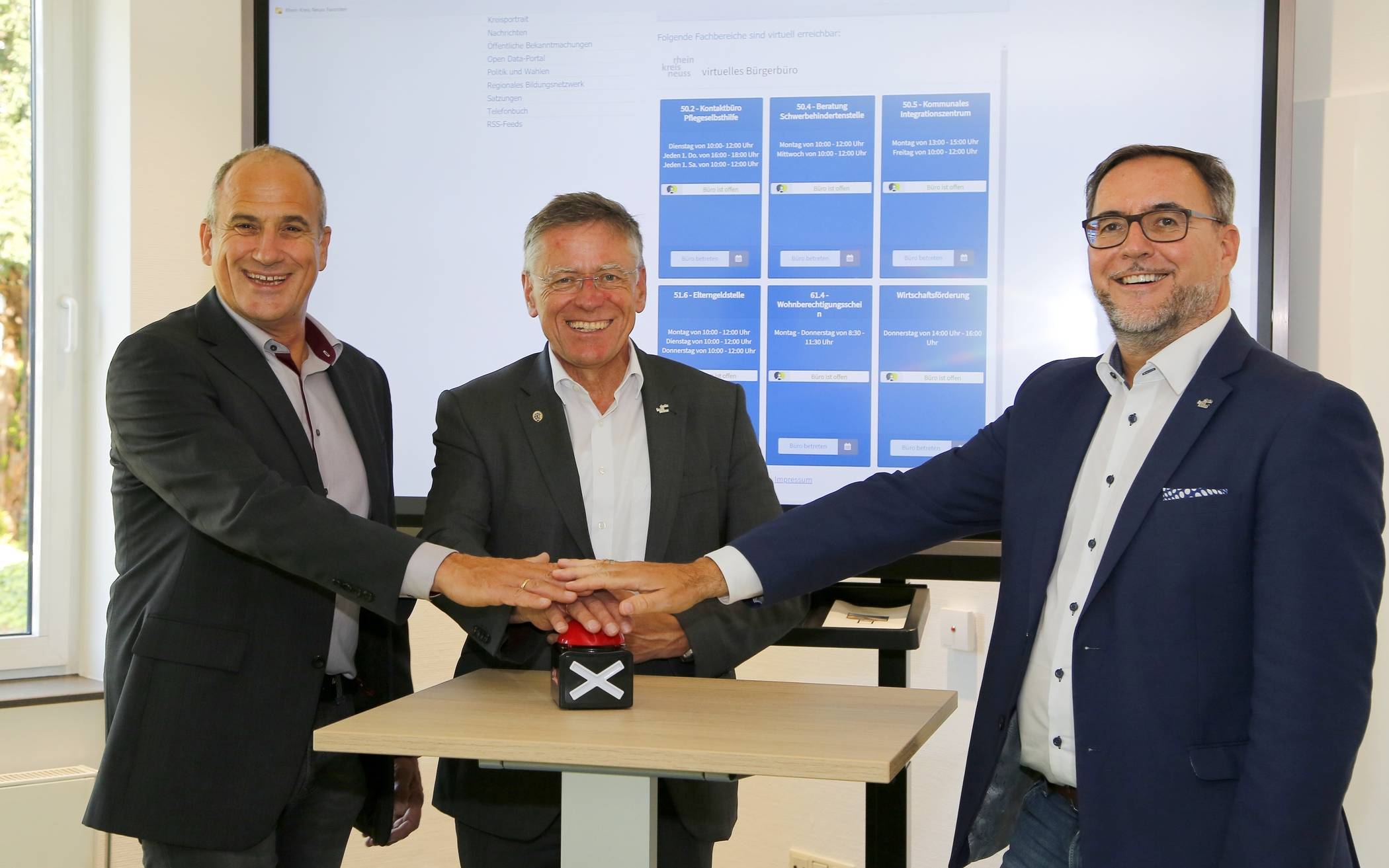  Von links: Markus Brungs, Geschäftsführer der ACP Köln, Landrat Hans-Jürgen Petrauschke und IT-Kreisdezernent Harald Vieten stellen das virtuelle Bürgerbüro vor. 