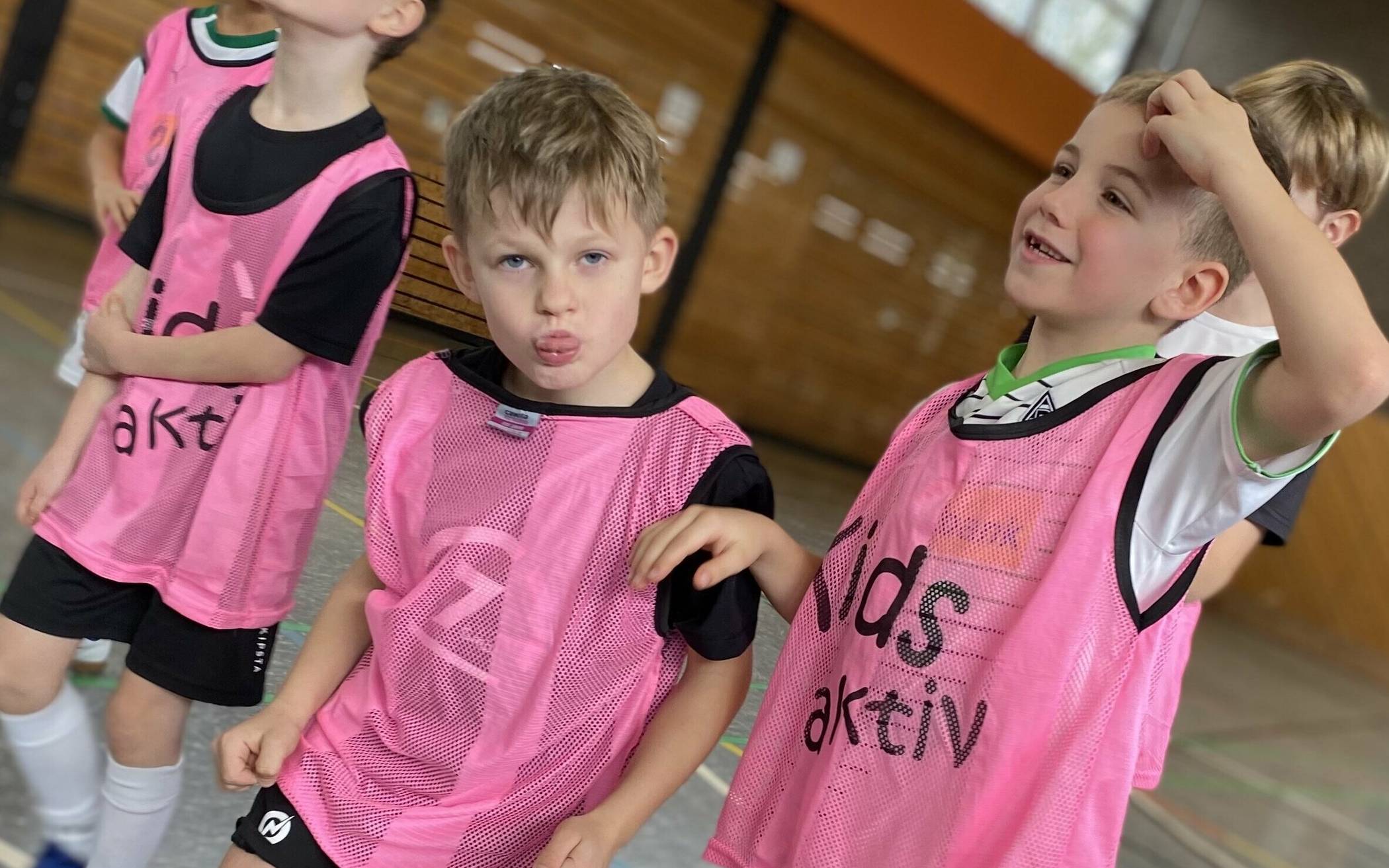 Kids aktiv Hochneukirch Fußballcamp mit Ex Borussia-Spieler Raffael