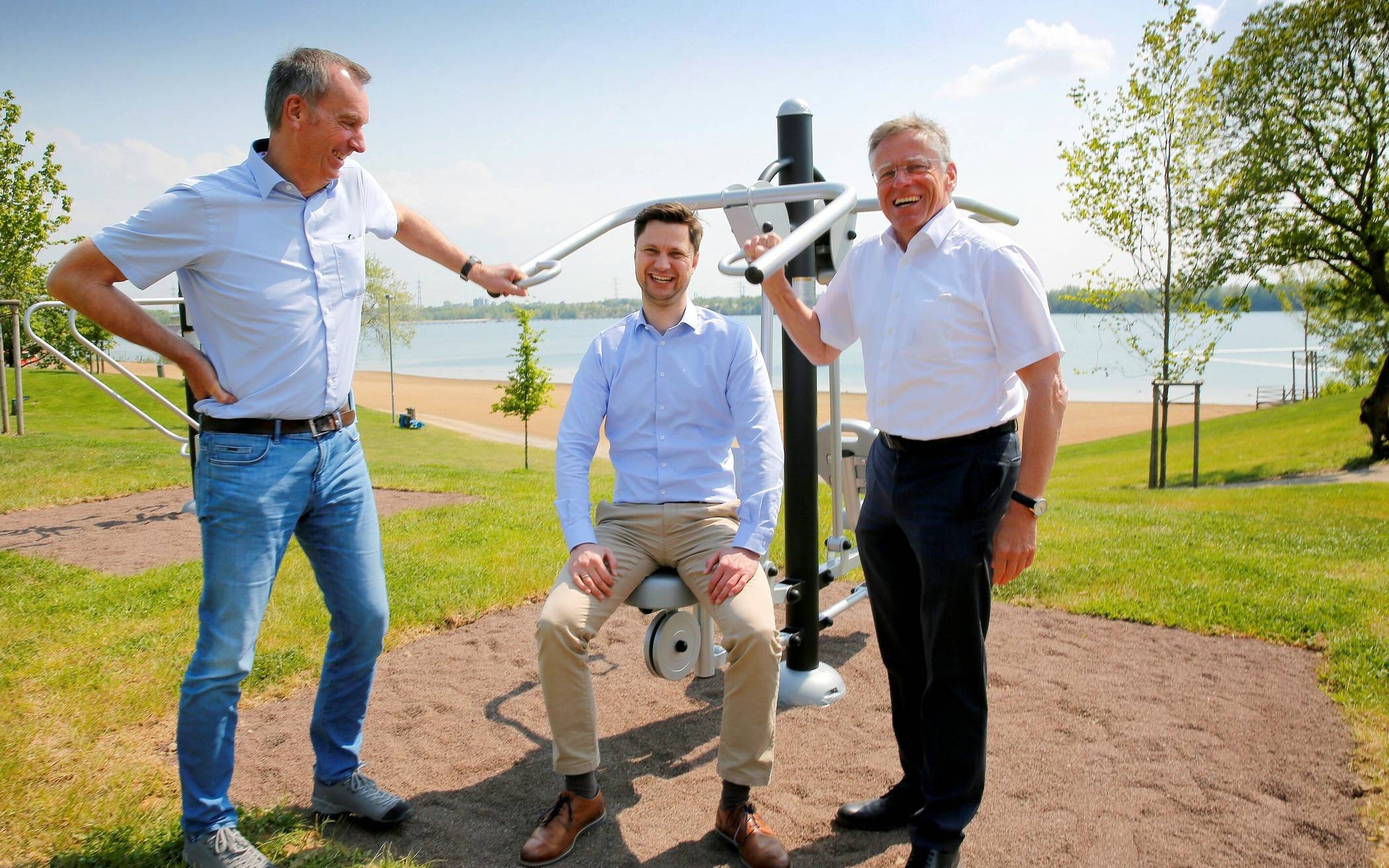  Landrat Hans-Jürgen Petrauschke mit den beiden Kreiswerke-Geschäftsführer Stefan Stelten und Martin Stiller bei der Eröffnung der diesjährigen Badesaison. 