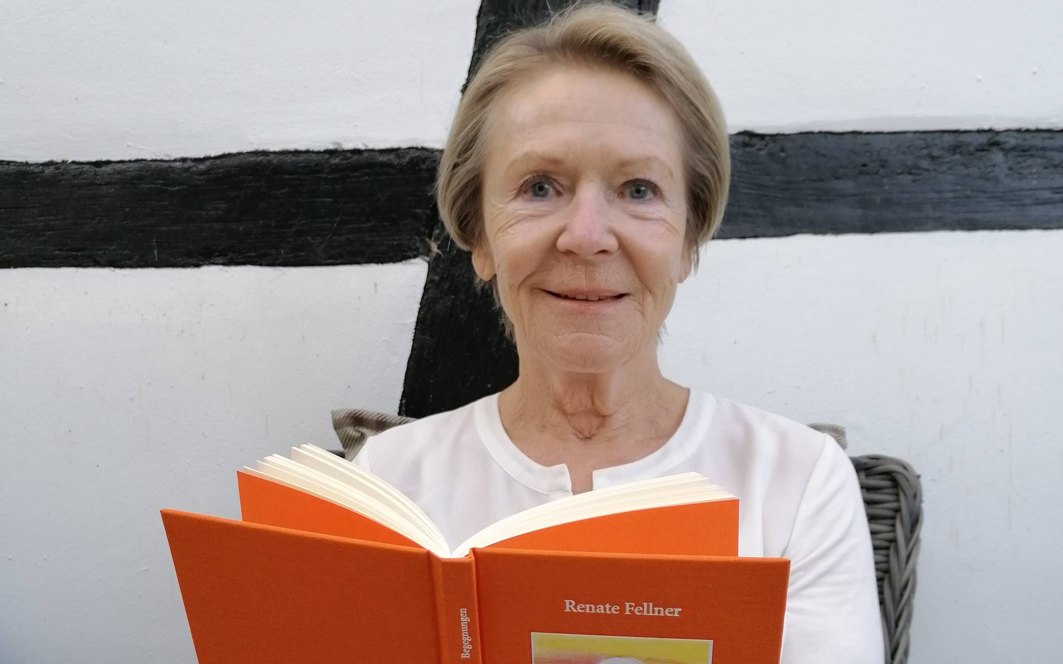 Autorin und Künstlerin Renate Fellner freut