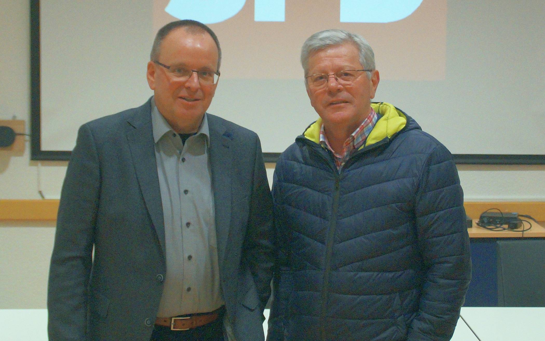 Der neue Fraktionsvorsitzende der Jüchener SPD, Norbert John (links), und sein Vorgänger Hans-Josef Schneider, der nun als 1. Stellvertreter fungiert.  