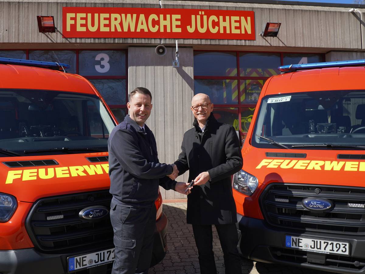 Zwei neue Mannschaftstransportfahrzeuge für die Feuerwehr