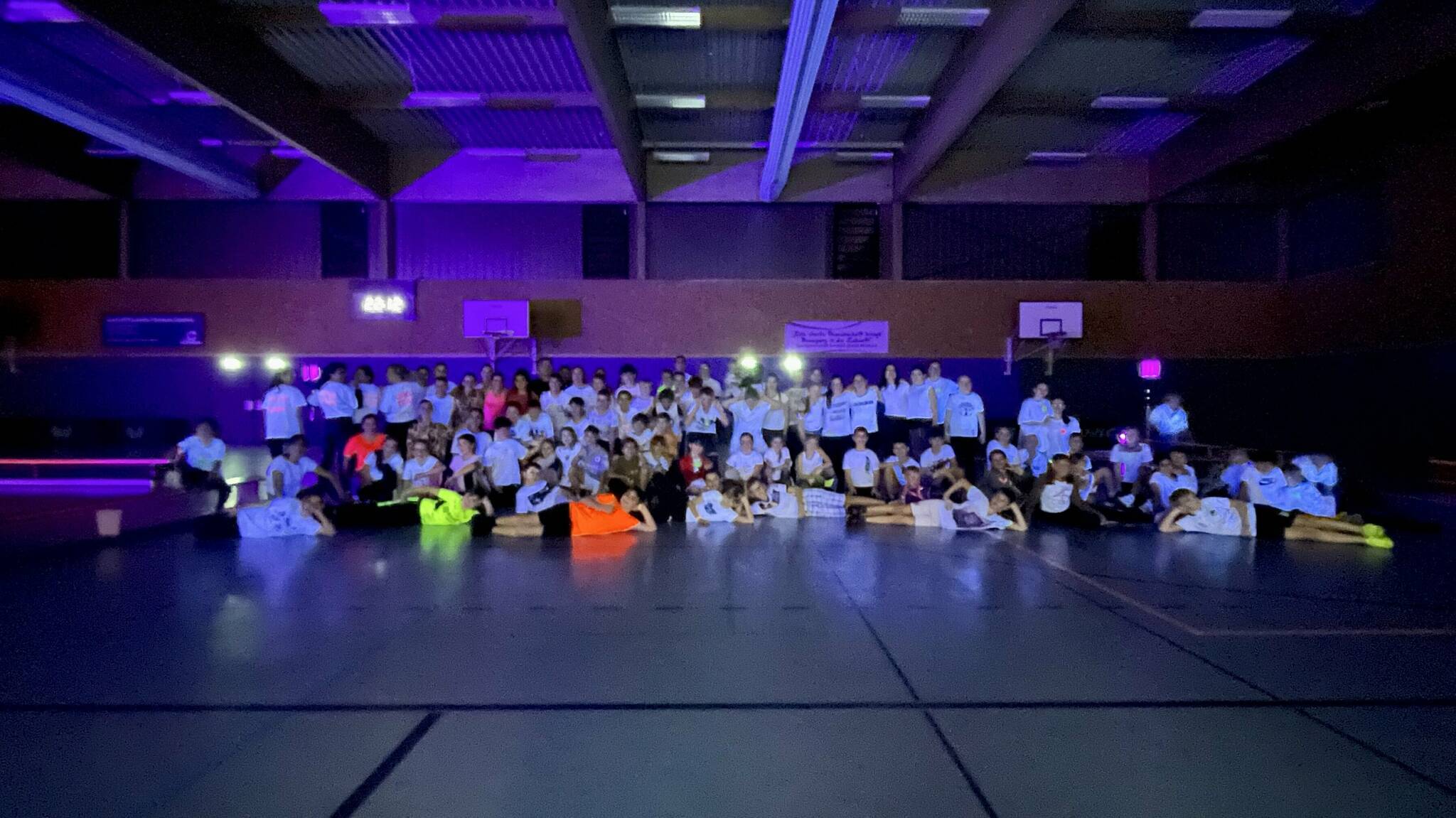 Sportjugend begeistert über 90 Kids bei besonderem Schwarzlicht-Event