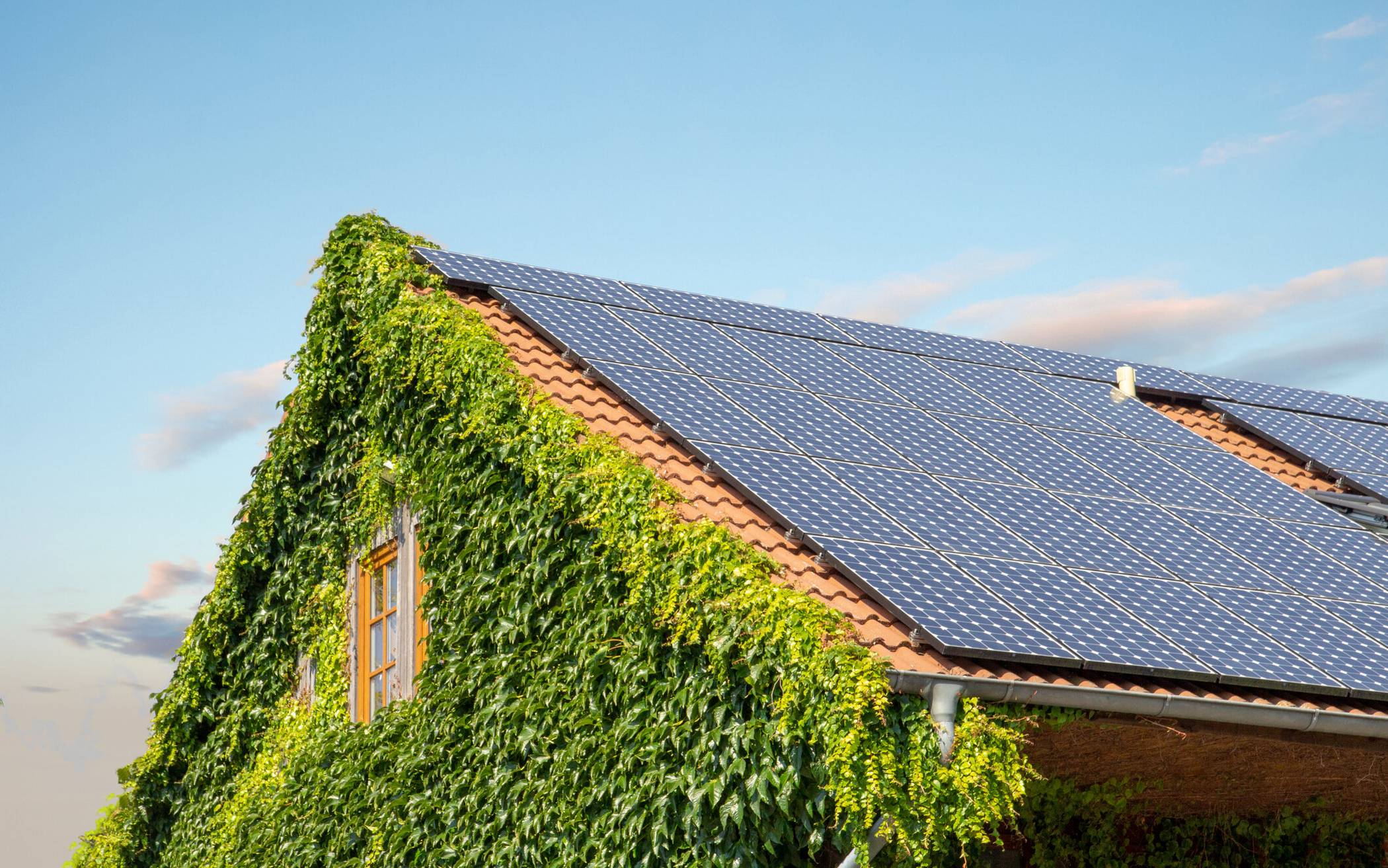  Über Sonnenstrom vom Dach und andere Themen informiert eine Online-Vortragsreihe des Kreises und der Verbraucherzentrale unter dem Leitwort „Energiesparen im Alltag“. 