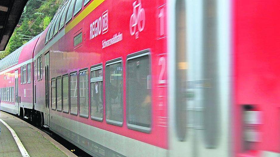 Landrat Petrauschke: „Verbindungen zur Stadt müssen verbessert werden“ Im Zuge eines neuen Betriebskonzeptes — bessere Bahnanbindungen