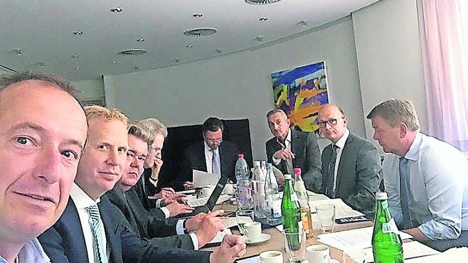 Im Landtag: Heike Troles sitzt im Präsidium, Schumacher begleitet Koalitions-Gespräche