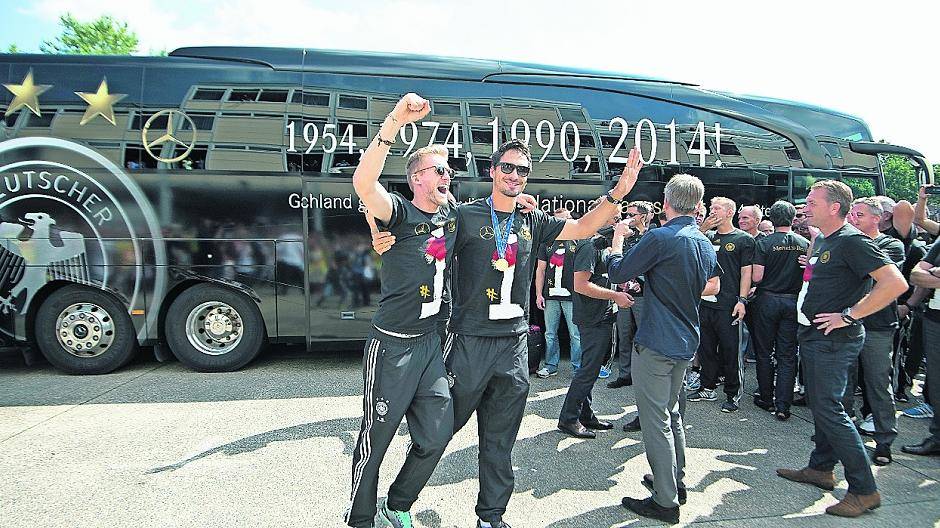 WM-Bus in Otzenrath: auf den Spuren von Schweini, Lahm, Müller & Co