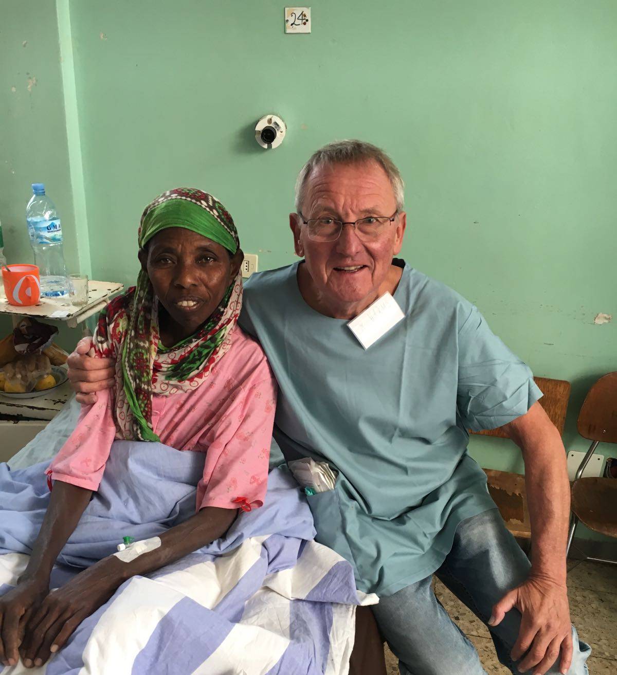  Dr. Harms ist bei seinen Patienten in Afrika sehr beliebt. 