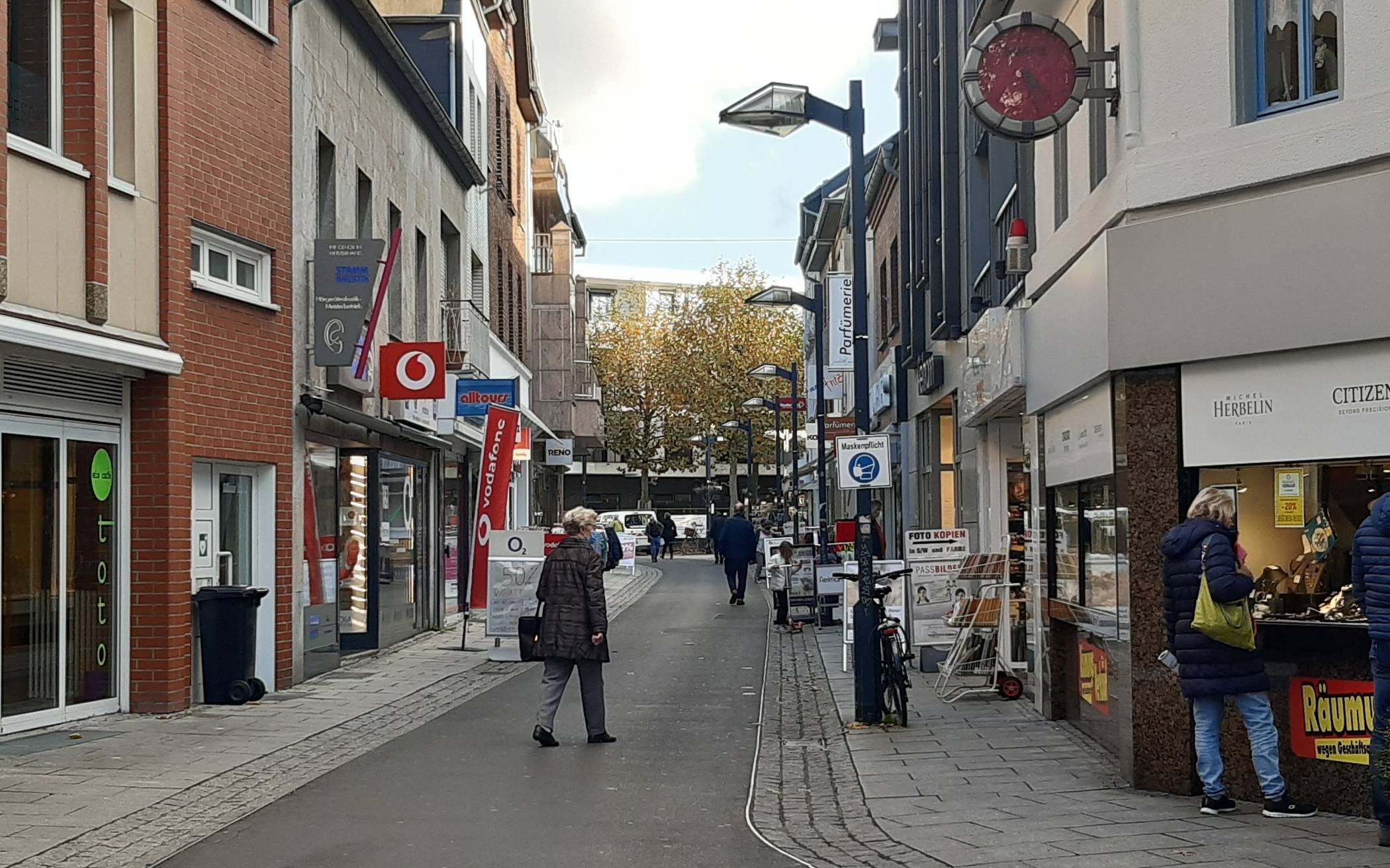  Gähnende Leer herrscht in der Grevenbroicher Innenstadt. Das hat Folgen für viele Einzelhändler, die um ihre Existenz bangen. 