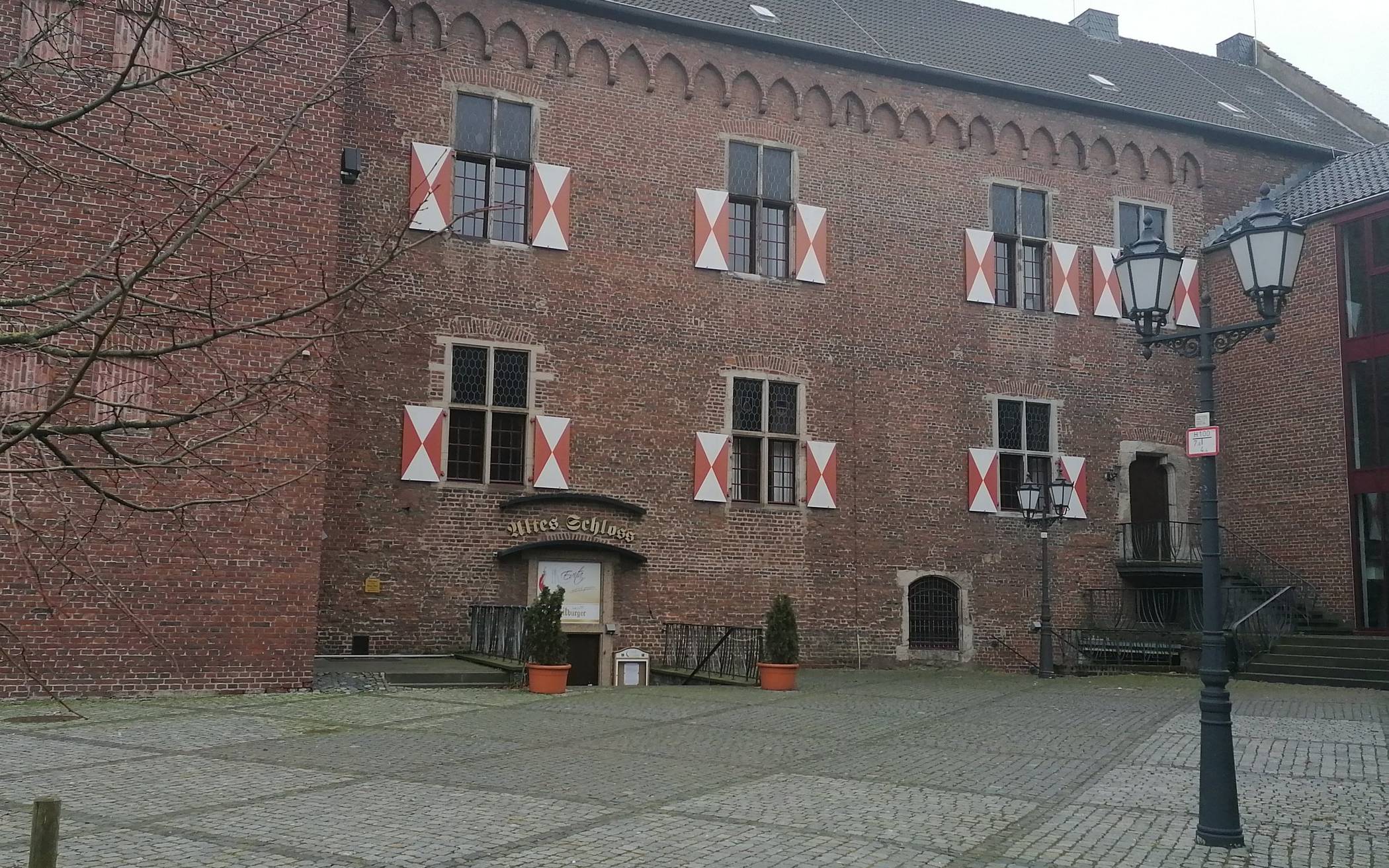  Das Alte Schloss: Die Pläne der Stadt sind aktuell das umstrittene Thema in Grevenbroich.  