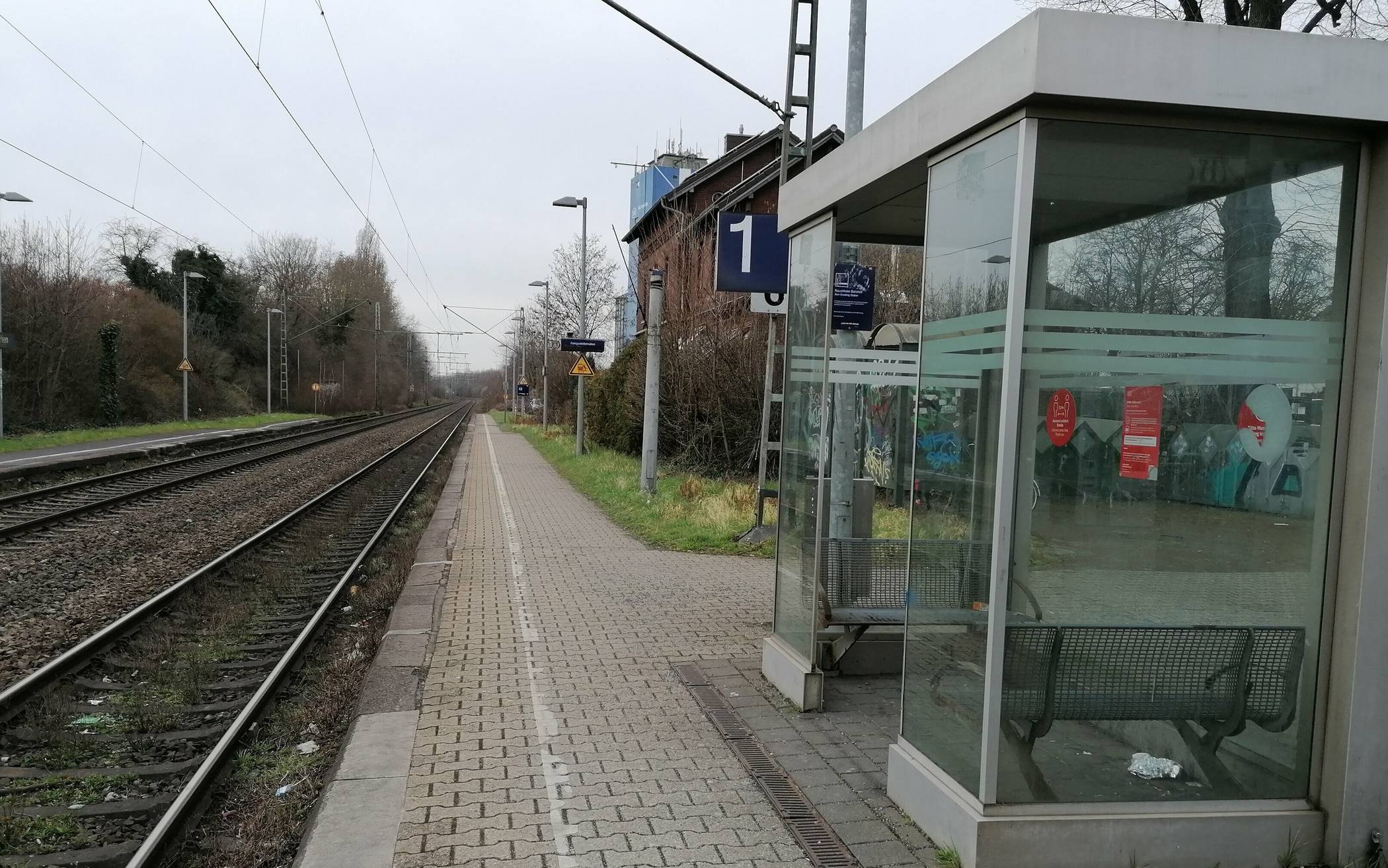 Zugegeben: Einladend ist anders. Der Bahnhof Jüchen wurde mit „nicht tolerierbaren Zuständen“ bewertet.  