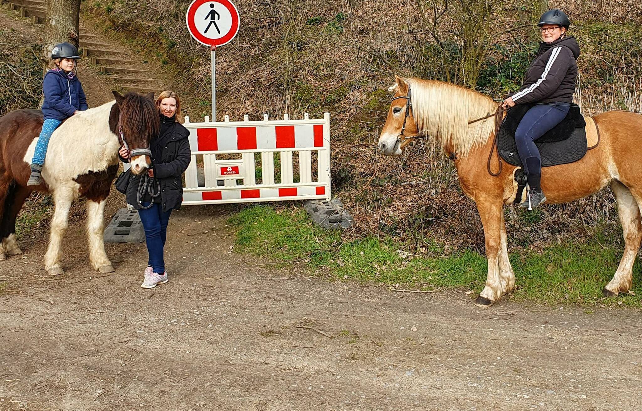  In Zukunft kein Reitweg mehr auf dem Strategischen Bahndamm? Für Nina Liebeling und ihre Reiterfreunde eine Horrorvorstellung. 
