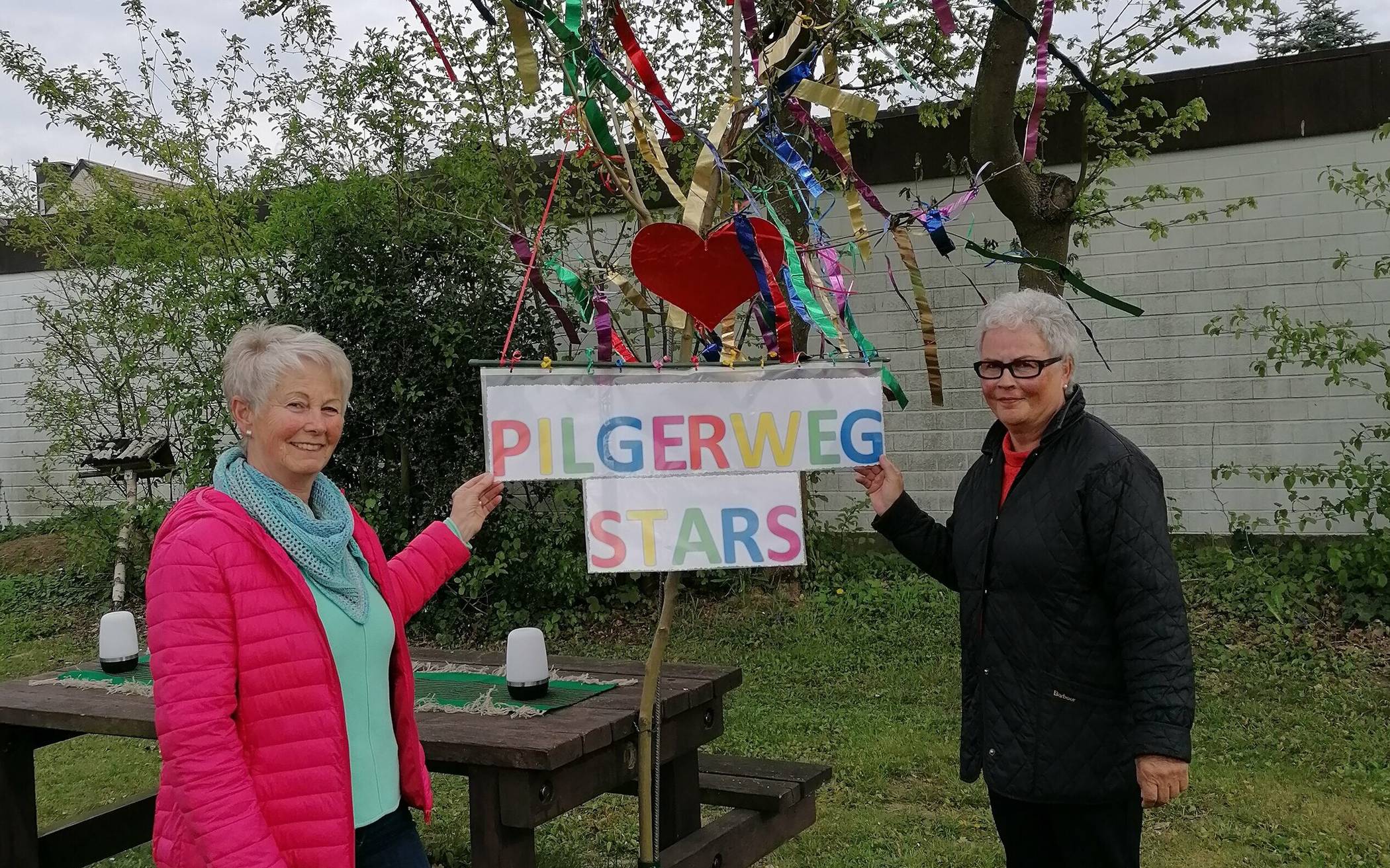  Monika Elswyck (links) und Gabi Corsten haben die „Pilgerweg Stars“ mit ins Leben gerufen.  