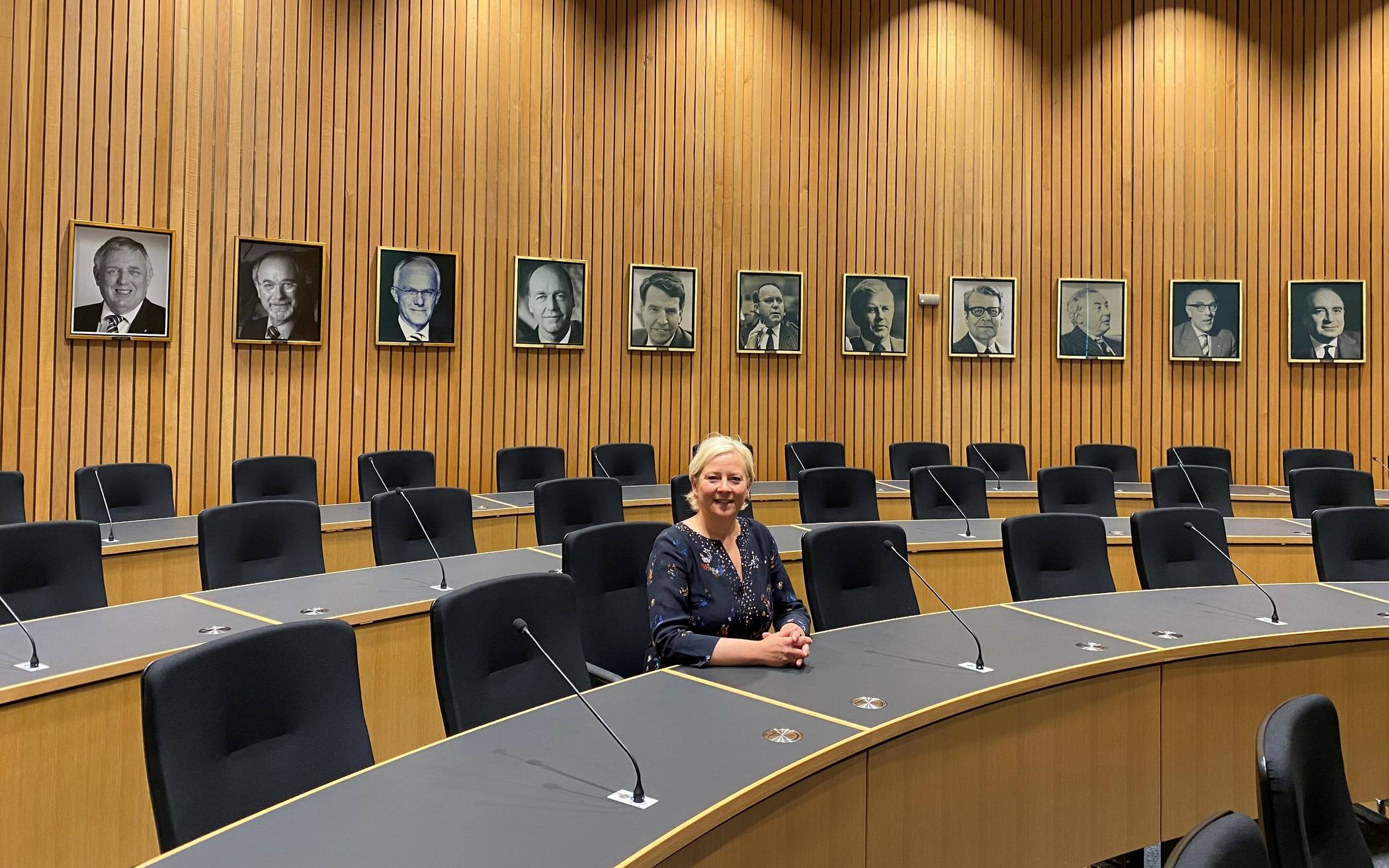 Heike Troles lädt in den Landtag.