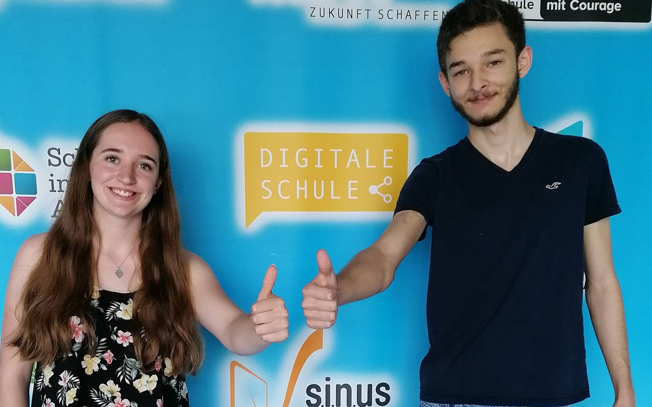  Lena Eßer und Marc Mouket gehören zu den ersten Abiturienten der Gesamtschule.  