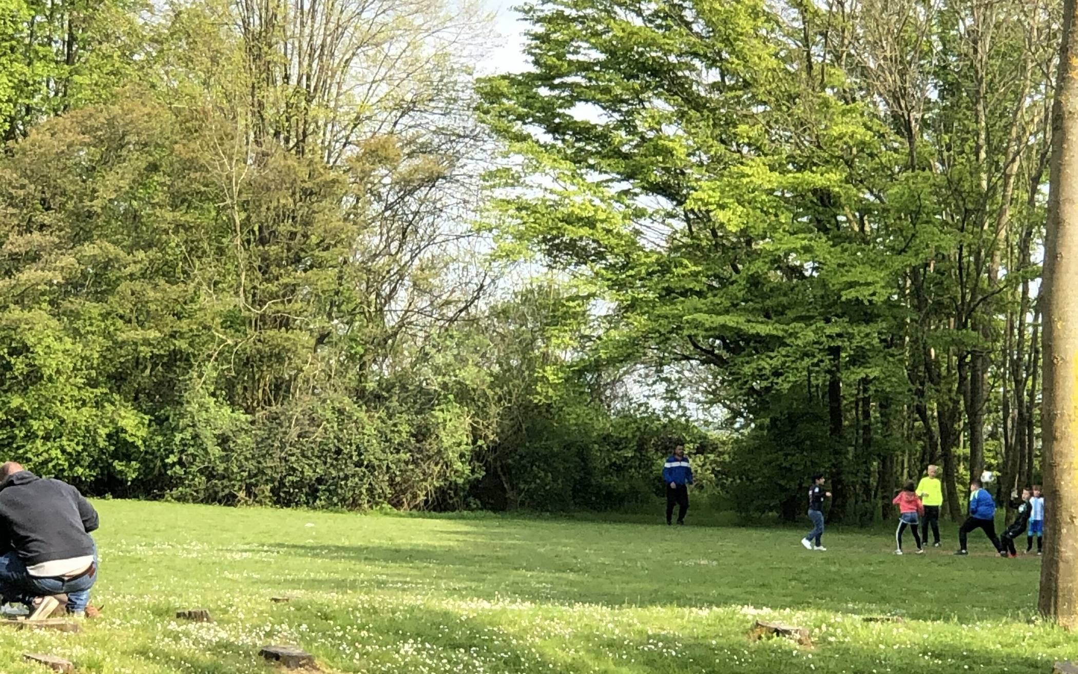  Diese Wiese am großen Spielplatz in Wevelinghoven soll für die Erweiterung hin zur dritten Gesamtschule zugebaut werden. 
  