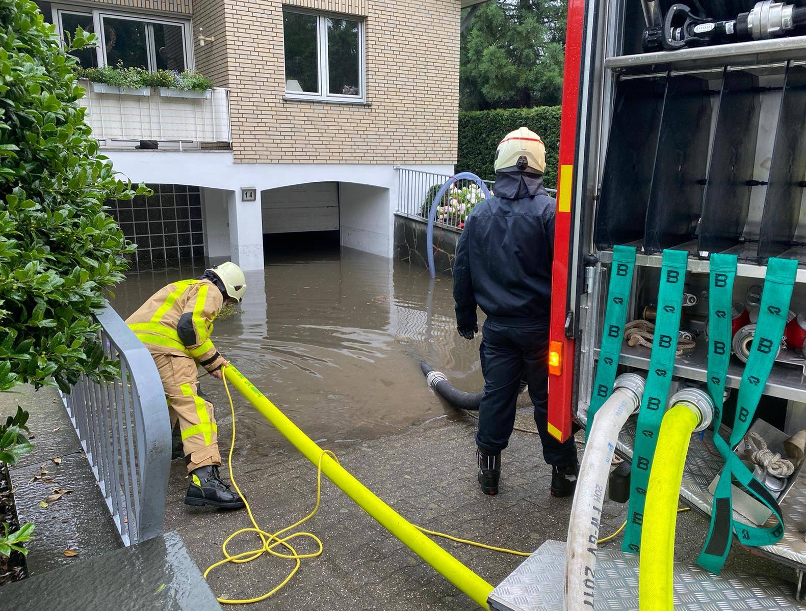  Keller und Einfahrten waren voll gelaufen. 