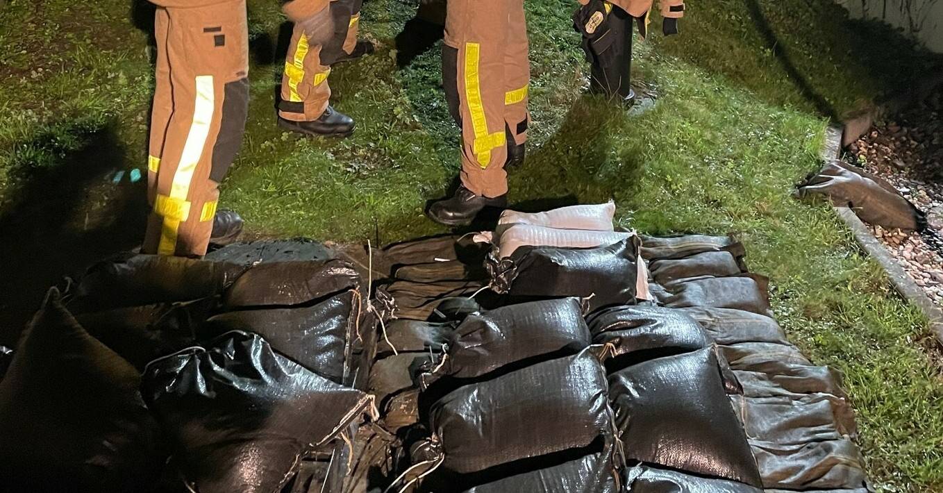  Diese und andere Sandsäcke der Polizei sollen nach Heinsberg gebracht werden. 