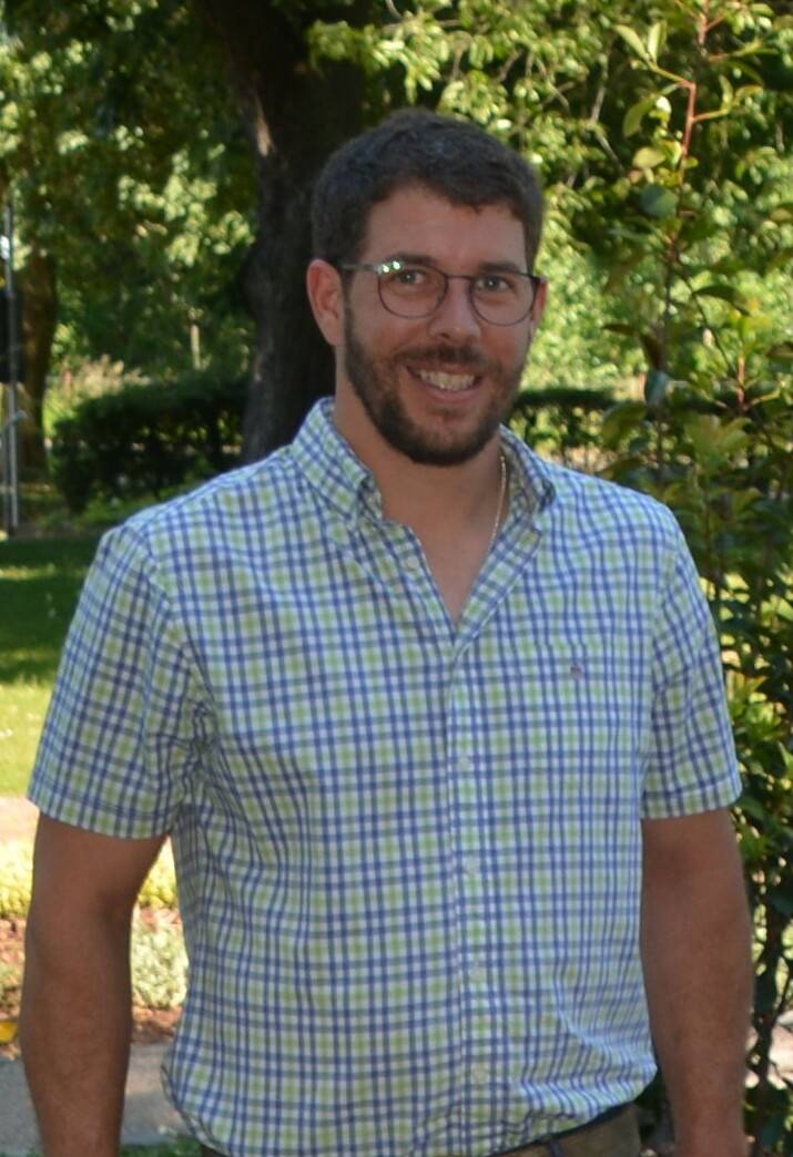  Bernhard Krüppel rückte mit Mini-Bagger und jede Menge Diesel an. Er half den Weinbauern in Marienthal beim Wegräumen des Schlamms und beim Freilegen ihrer Maschinen und Gerätschaften für den Weinbau. Er berichtet von großer Dankbarkeit der Flutopfer. Für ihn ist sein Einsatz vor Ort „selbstverständlich“. Wirklich vorbildlich. 
