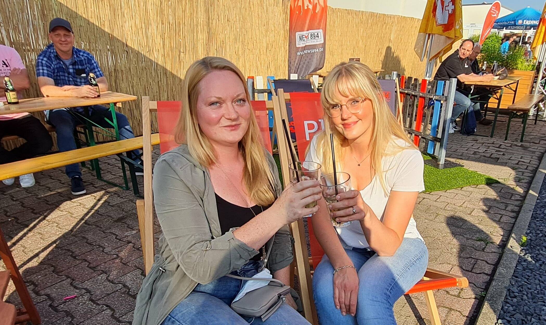 Im „Sommer-Biergarten“ locken im August auch