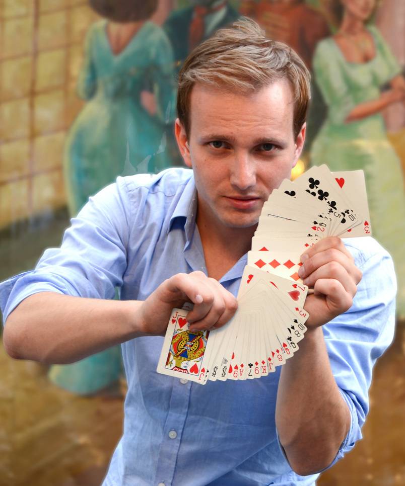  Oliver Jelias präsentiert „Magic Moments“. 