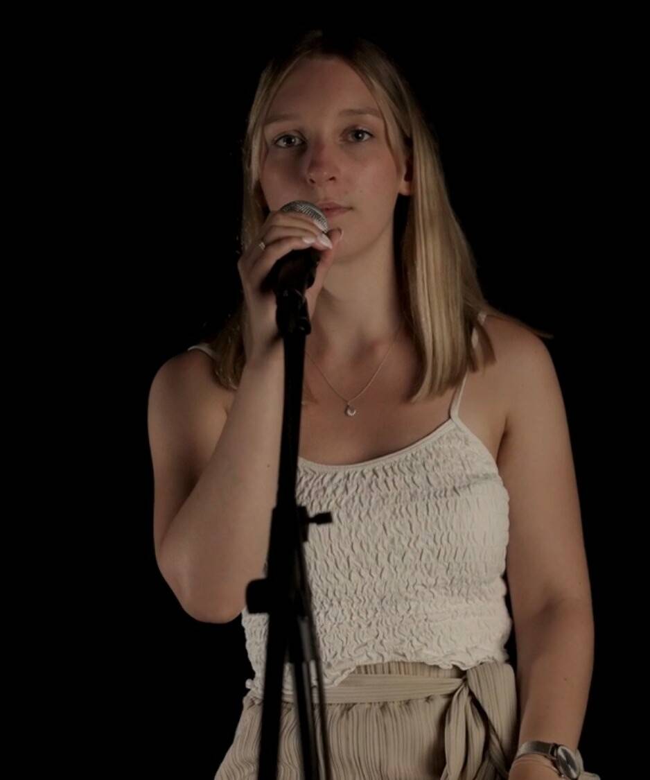  Für ihr Lied hat sie ein eigenes Musikvideo gedreht. 