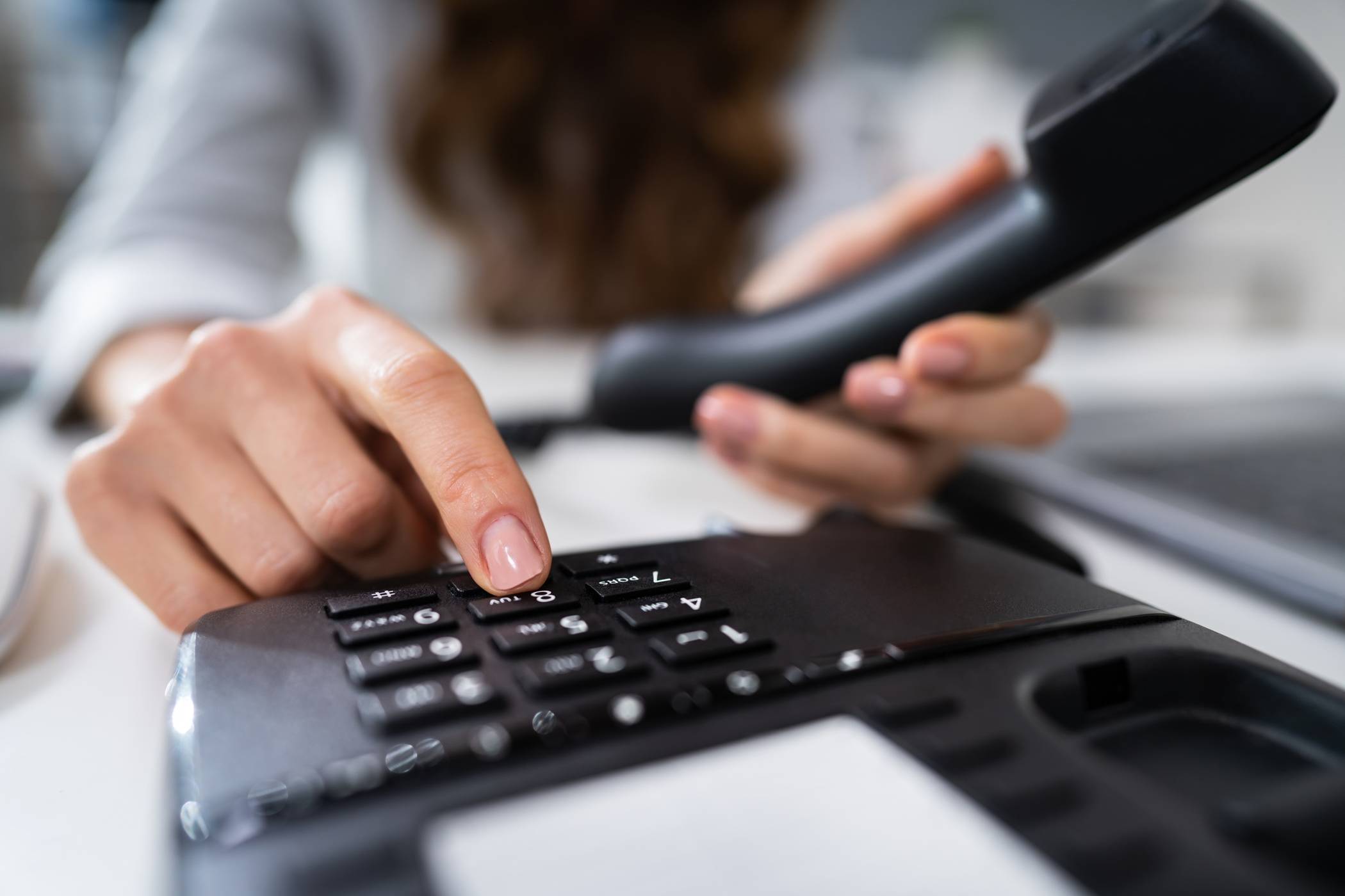  Experten beantworten Fragen rund um das Thema Alzheimer am Telefon. 