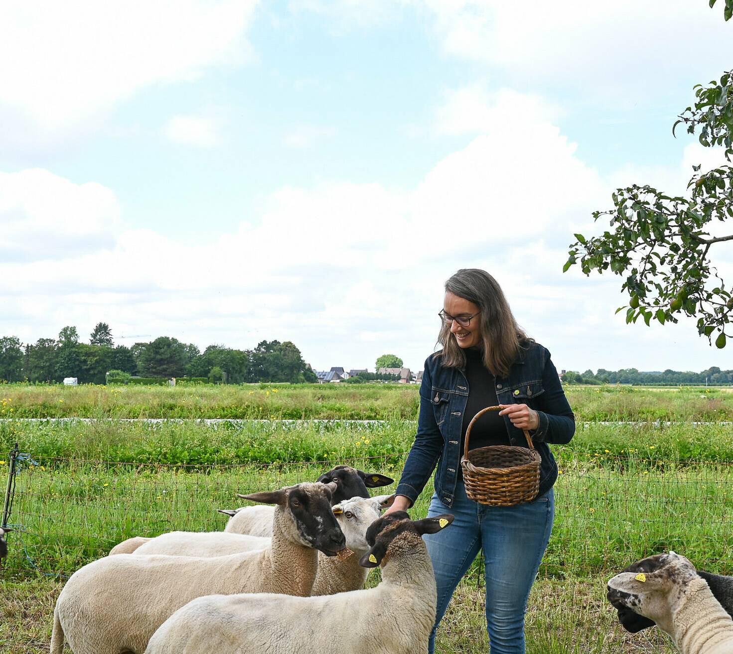  Sollte Katharina Voller gewählt werden, wird sie zwischen Kaarst und Berlin pendeln. Eine Entscheidung, die die Familie gemeinsam getroffen hat: „Für die Kinder ist es am besten, wenn sie im gewohnten Umfeld bleiben. Und auch politisch sehe ich den Vorteil, mich in Berlin zwar für die Belange meines Wahlkreises einzusetzen, aber eben auch oft vor Ort zu sein, um zu wissen und zu erleben, was die Menschen hier bewegt!“  