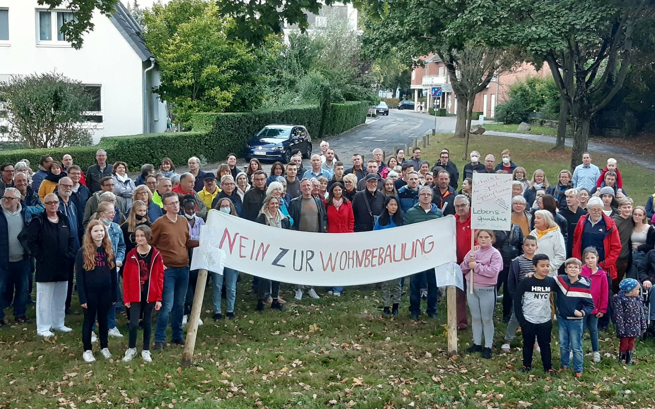  Anwohner der Schubertstraße und der Stifterstraße haben sich in der Initiative „Unser Kapellen“ zusammengeschlossen, um gegen die dortigen Baupläne der Stadt vorzugehen. 