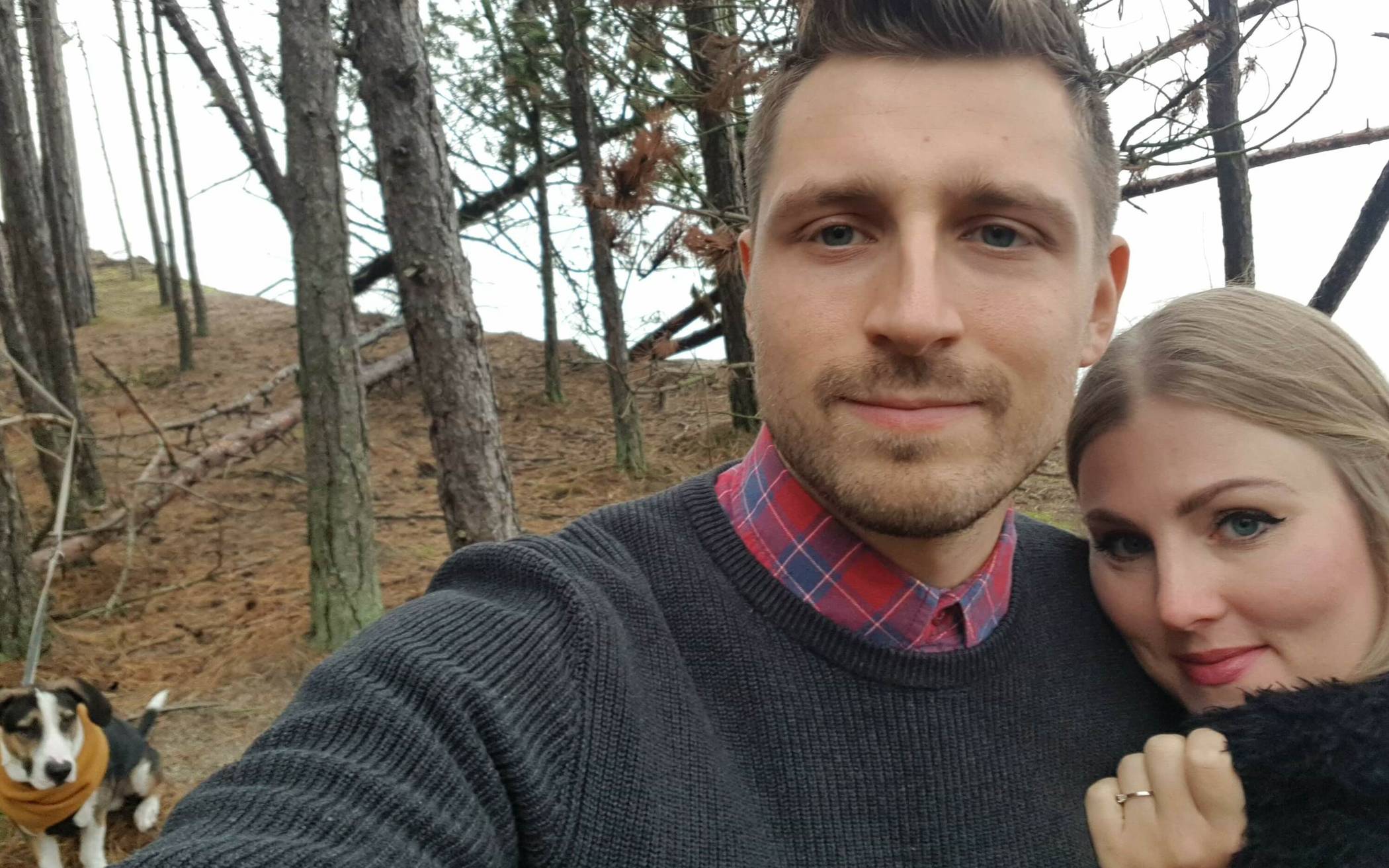  Jessica und Patrick Klas haben in Jüchen ihre ungewöhnliche Flyer-Aktion gestartet: „Wir müssen eben neue Wege gehen, um ein Zuhause zu finden.“  