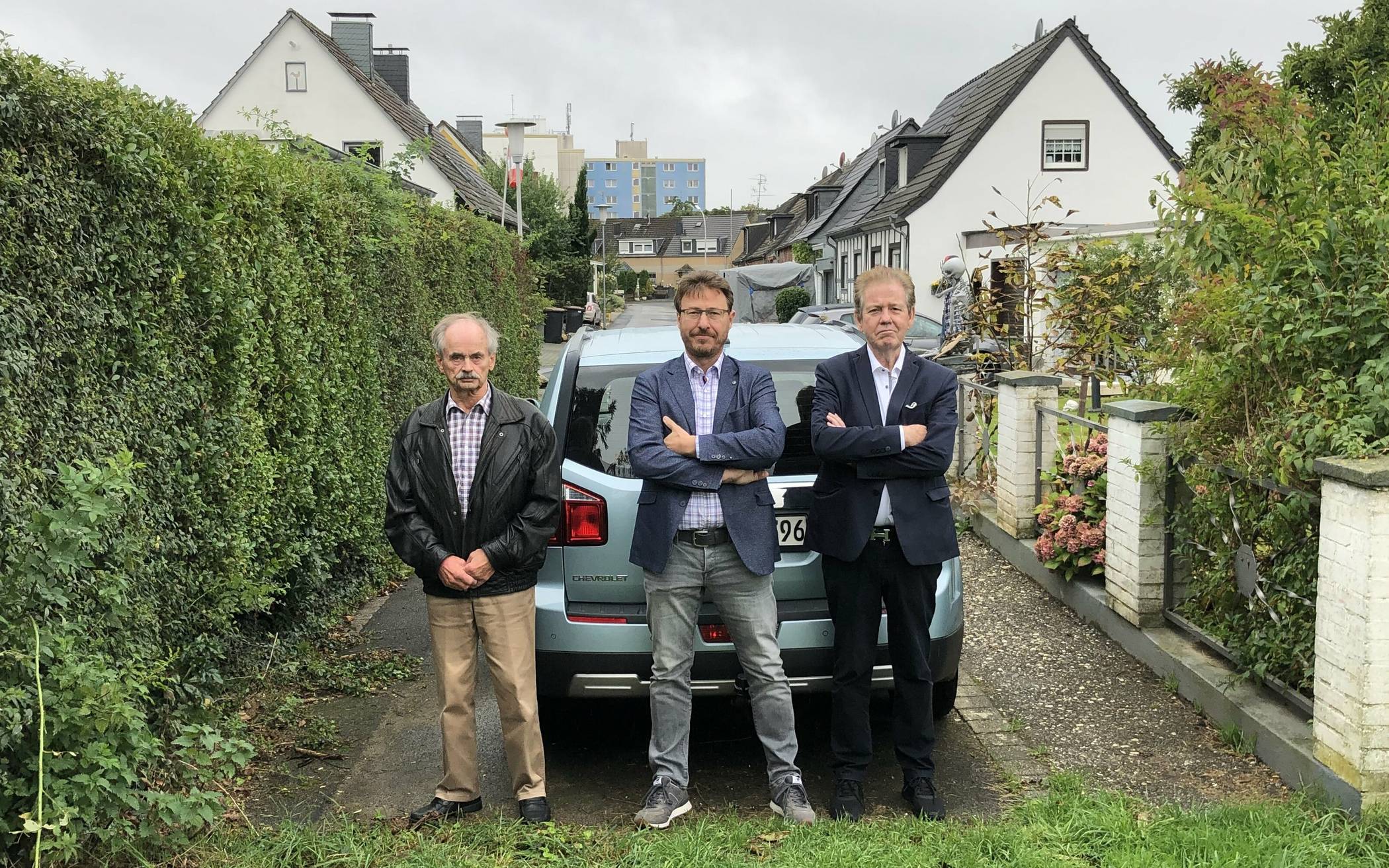  Hans-Jürgen Glumm, Kurt Schmitz und Hans Becker, Anlieger am „Grünen Weg“, machen sich Sorgen. 