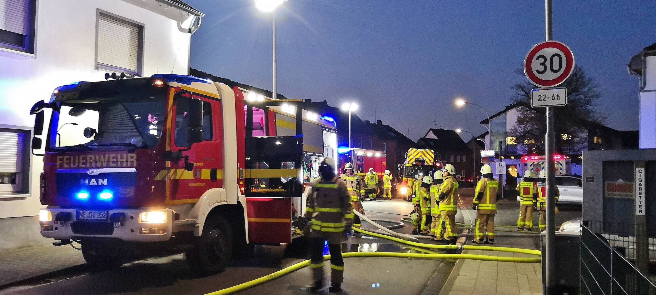  Kellerbrand in Kapellen an der Neusser Straße. 
