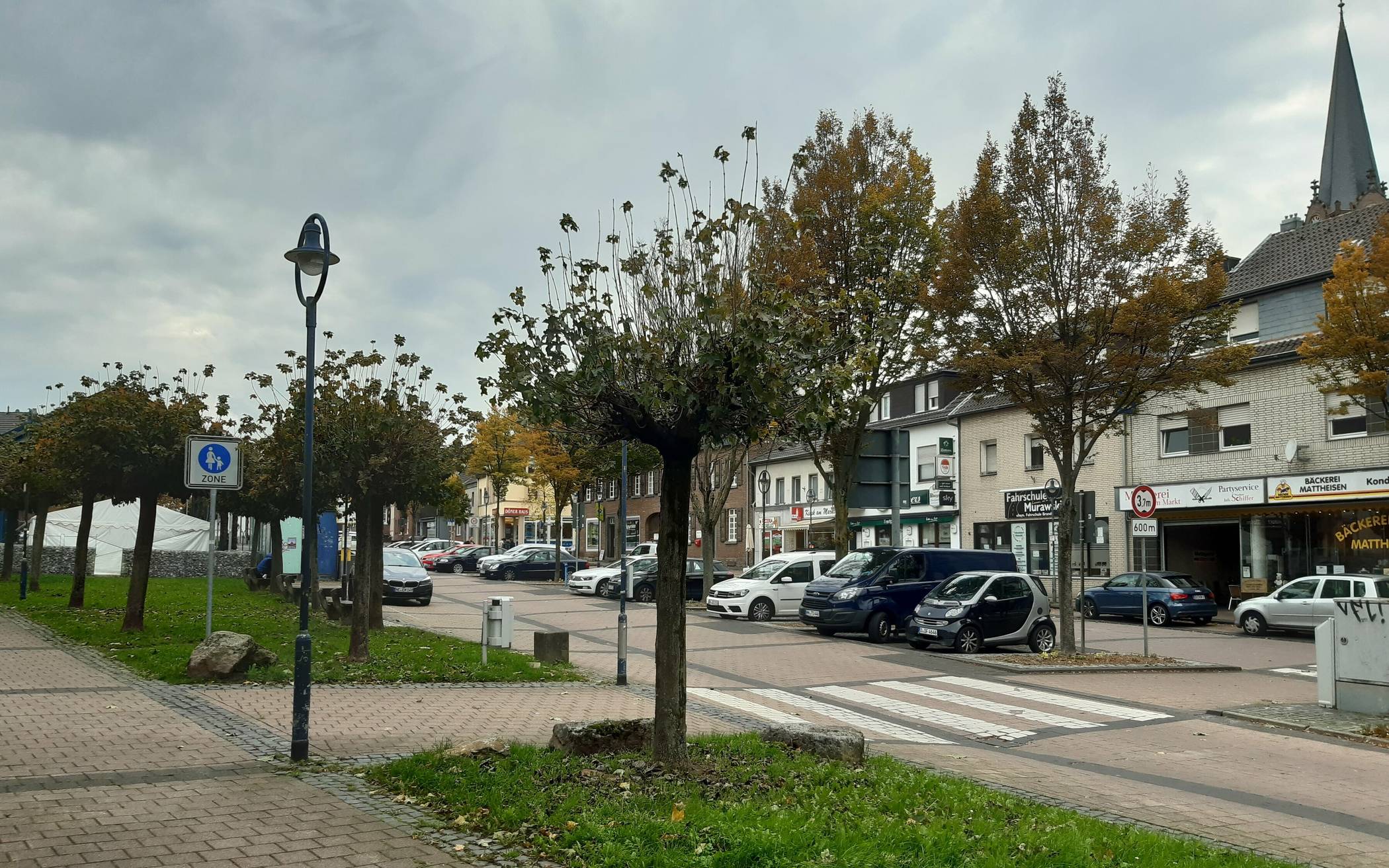  Wie wird der Jüchener Markt in Zukunft aussehen? Die Bürger sollen dabei im Rahmen einer Bürgerbeteiligung im kommenden Jahr mitentscheiden können. 