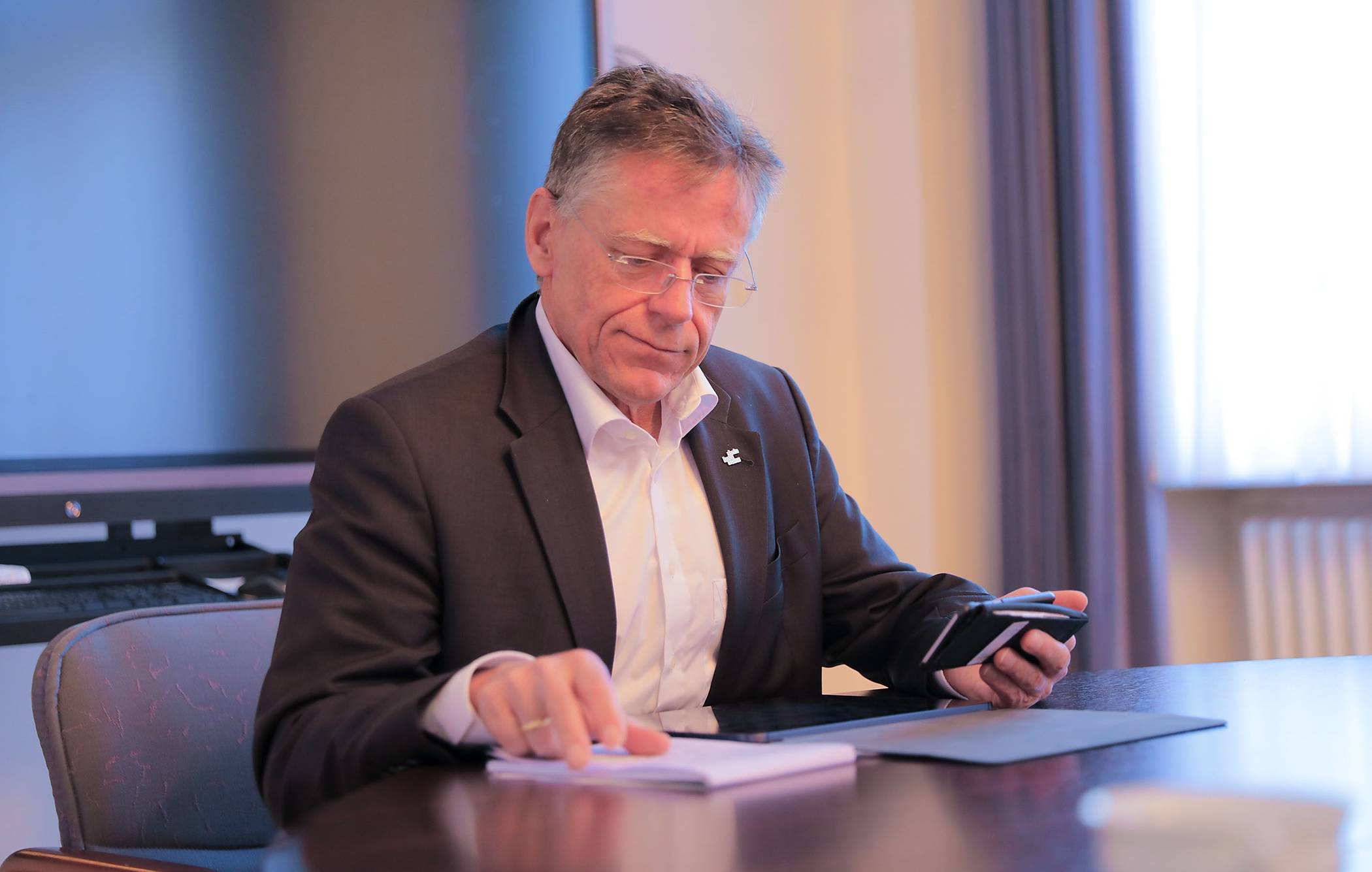  Landrat Hans-Jürgen Petrauschke freut sich über die stark gesunkene Jugendarbeitslosigkeit. 
