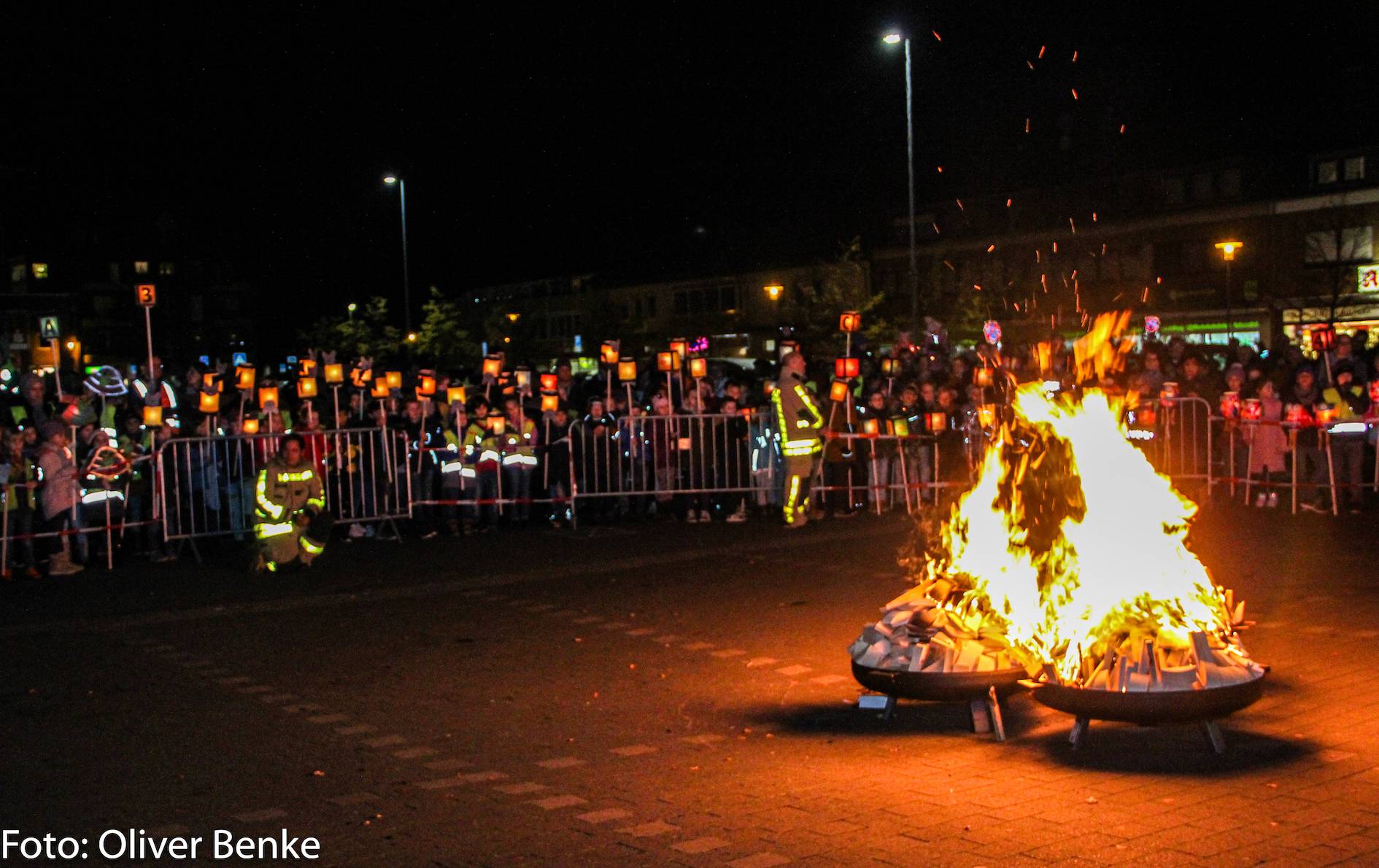 Das Martinsfeuer auf dem Marktplatz in