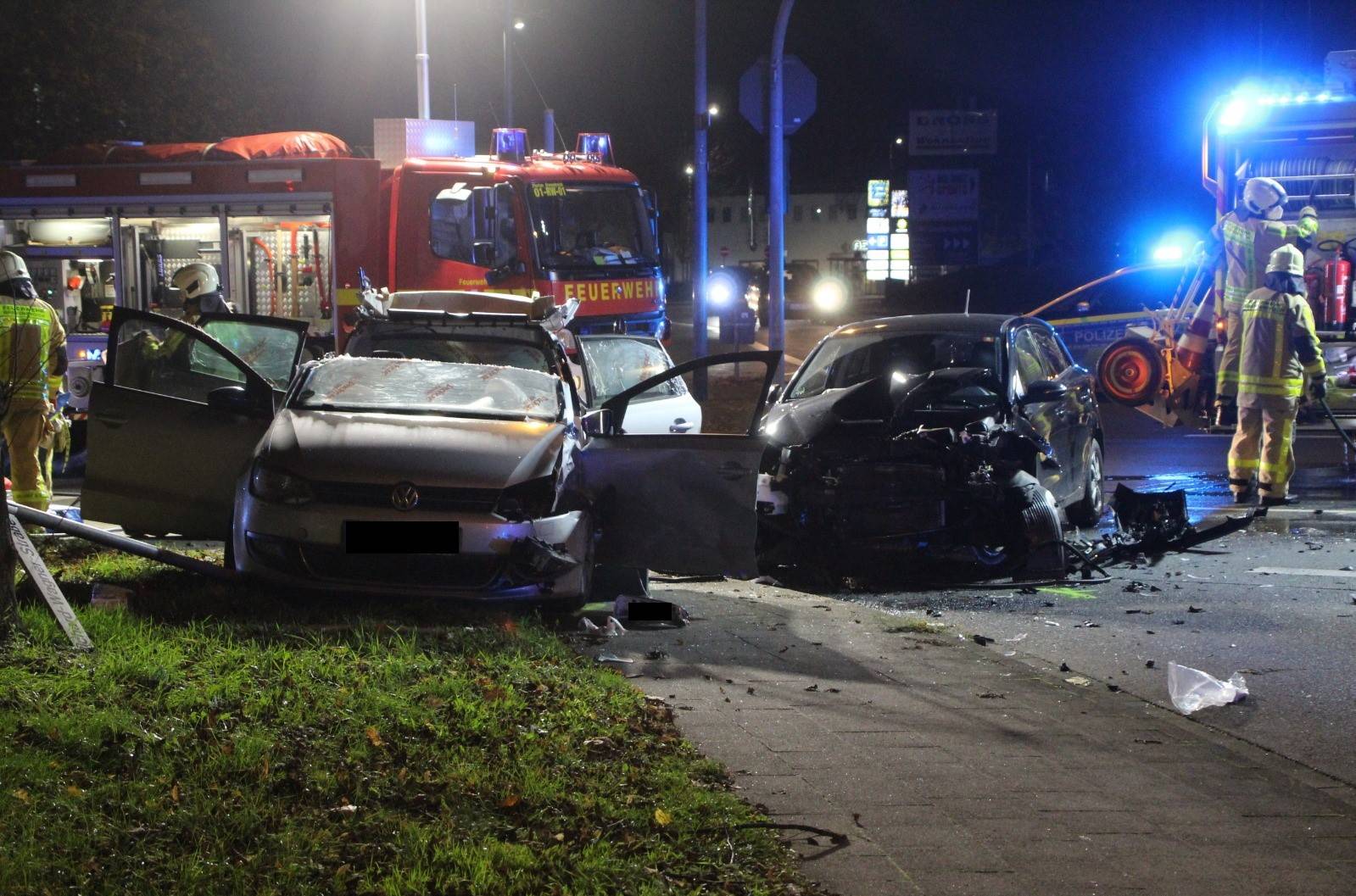  Das Dach des einen Unfallautos musste abgetrennt werden. 