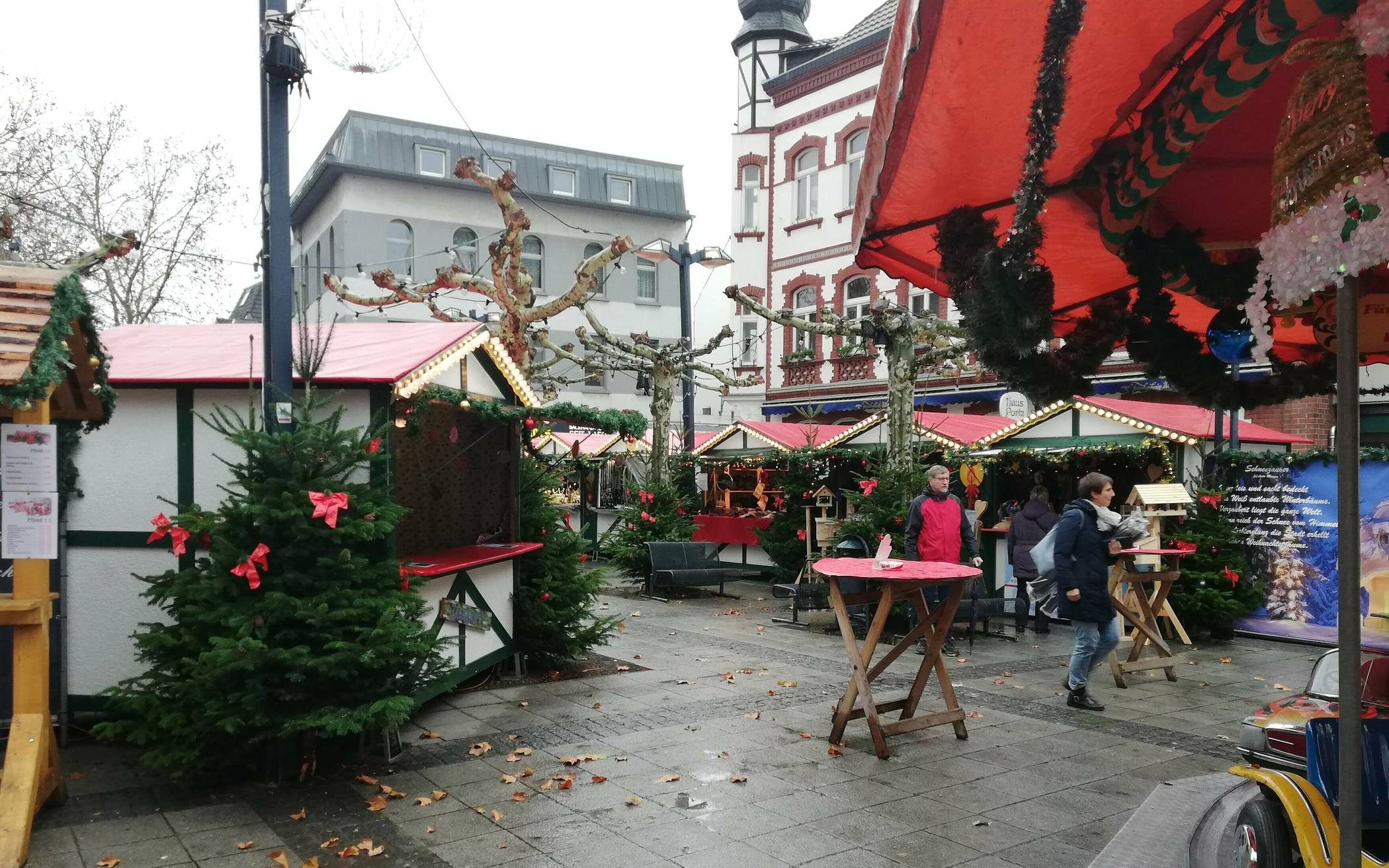  Dieses Jahr muss der Weihnachtsmarkt eingezäunt werden. 