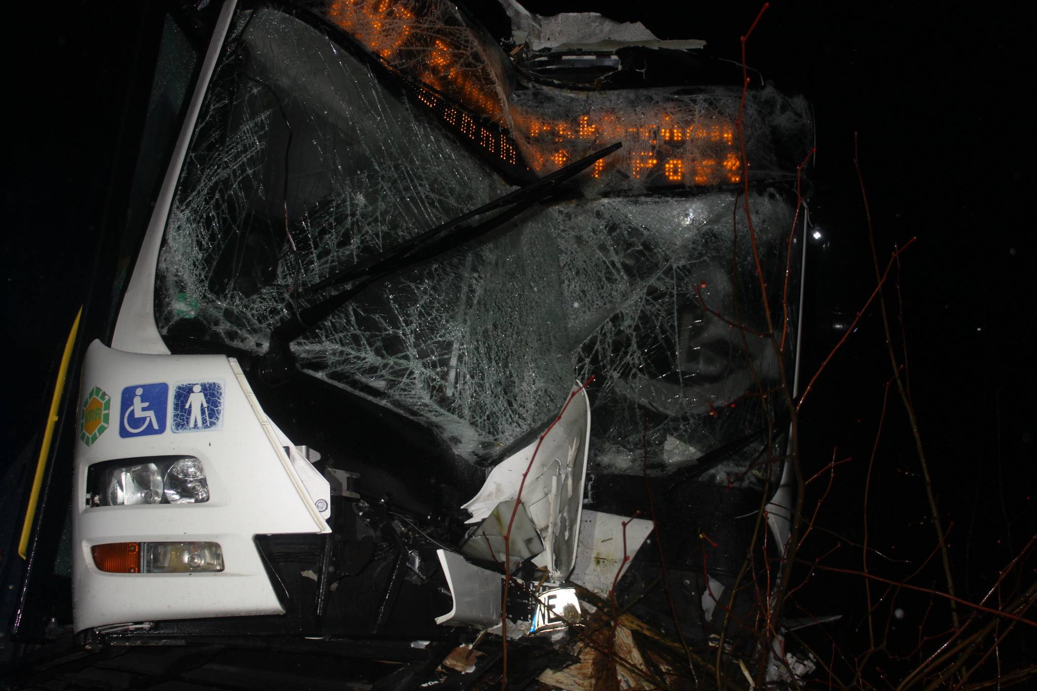  Der verunfallte Bus. 