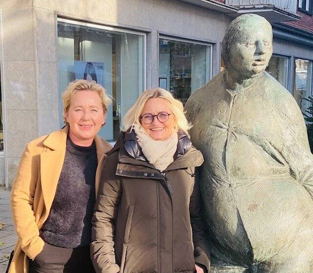  Anja Plöger und Nicole Schmidt-Chateau, Vorsitzende der neu gegründeten „Innenstadt Gemeinschaft Grevenbroich“. 