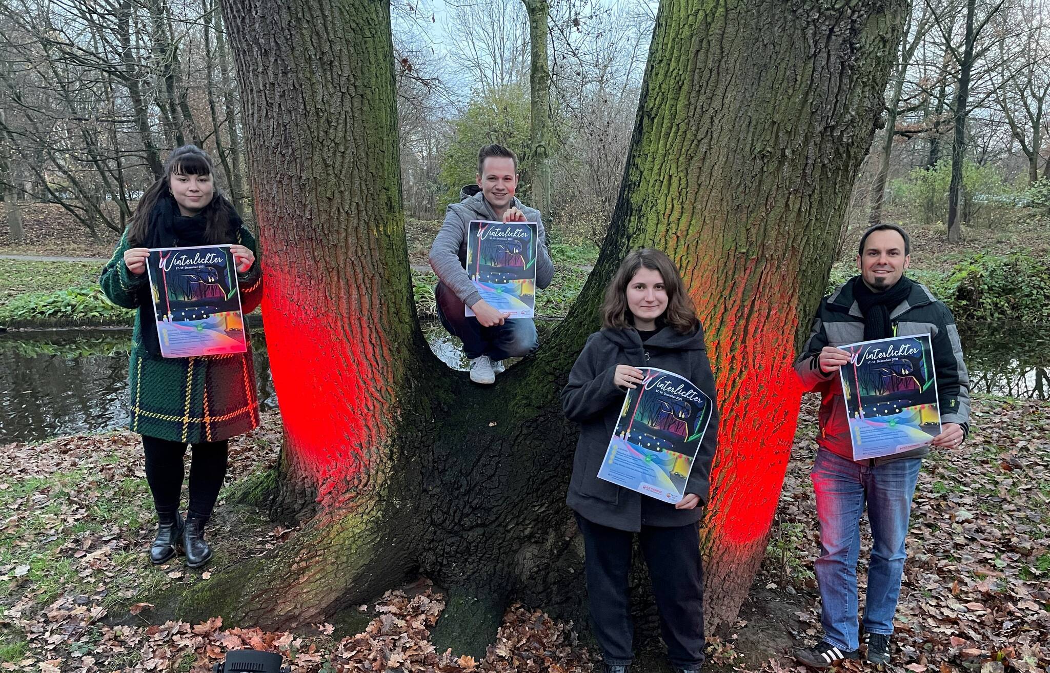  Julia Linke, Jonas Clever, Laura Krämer und Christian Abels (von links nach rechts) vom Team der „Alten Feuerwache“ freuen sich auf die Vorweihnachtswoche. 