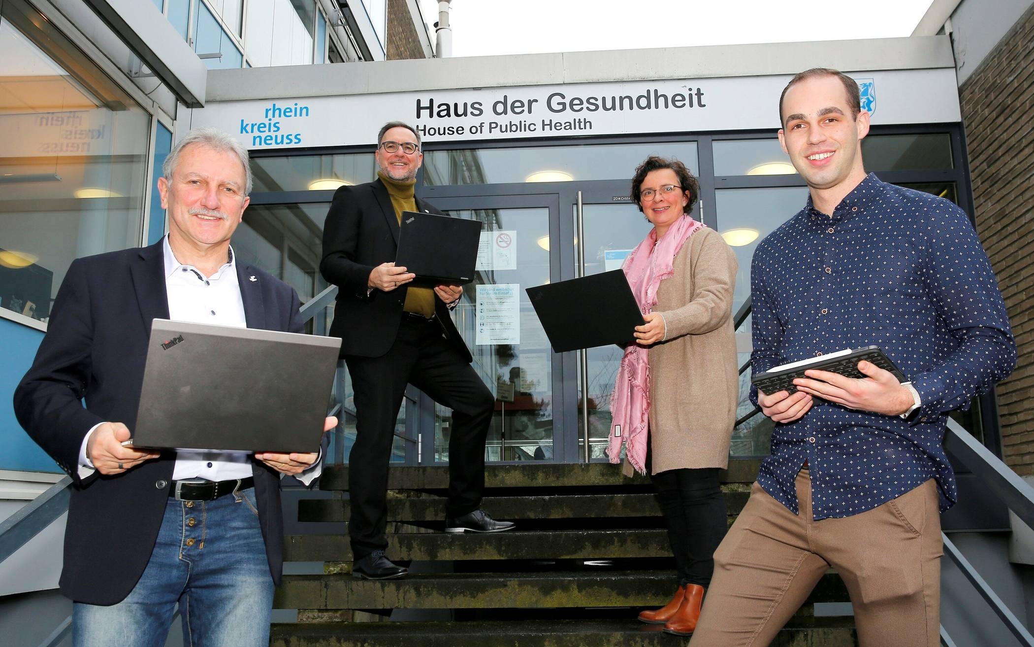 Setzen auf Digitalisierung im Kreis-Gesundheitsamt (von links): Horst Weiner, Harald Vieten, Barbara Albrecht und Tim Grippekoven. 