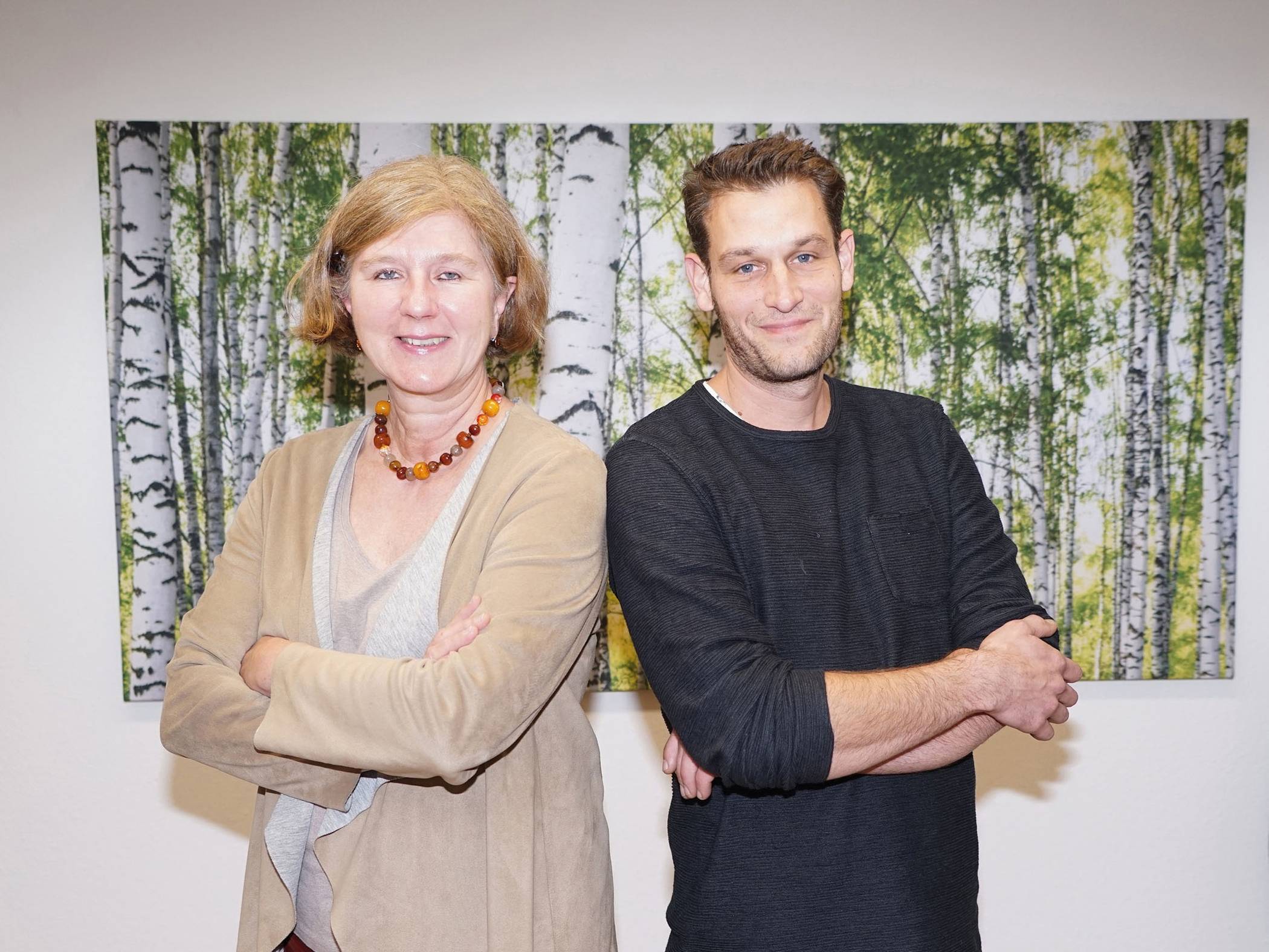  Birgit Röttgen reicht die Leitung der Caritas-Erziehungs- und Familienberatungsstelle Grevenbroich und Jüchen an Thomas Overlöper weiter.   
