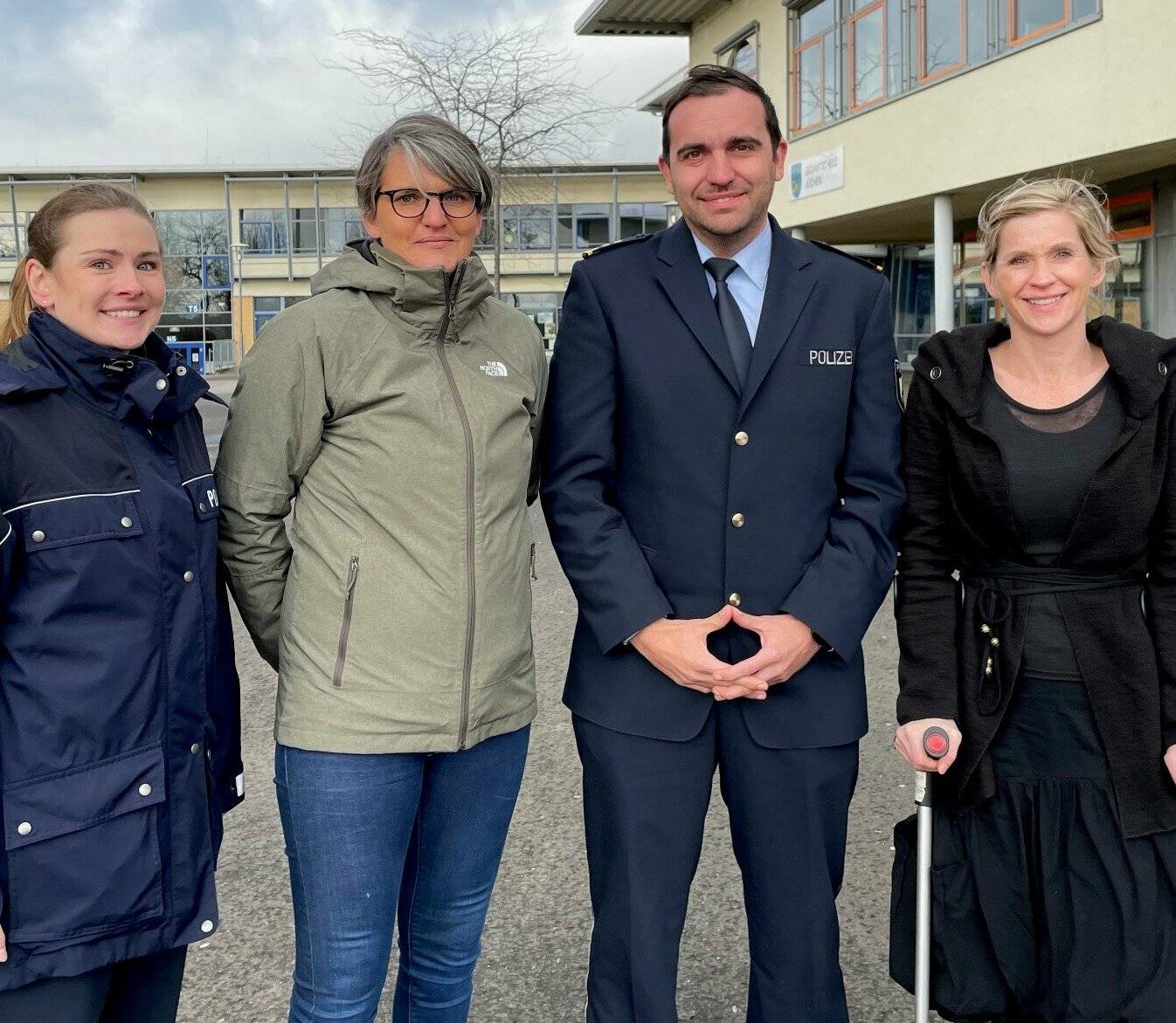  Die Polizei setzt darauf, Schüler aufzuklären, um richtig zu reagieren, wenn sie von einem Fremden angesprochen werden: Lisa Schubel, Alexandra Krupp, Martin Peiffer und Claudia Suthor (v.l.n.r.).  