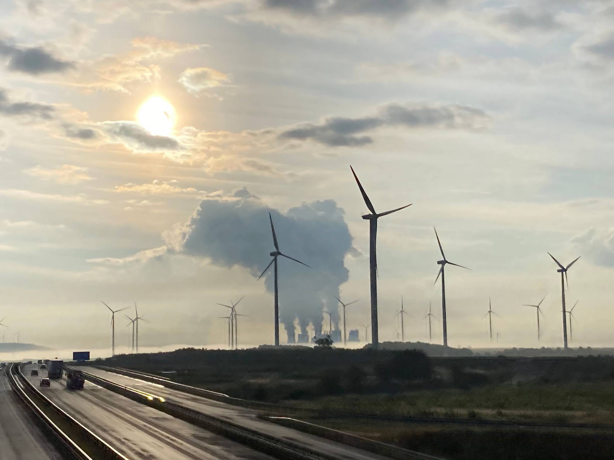  Blick von der A 44n auf das Gebiet des künftigen „Innovation Valley“. 
