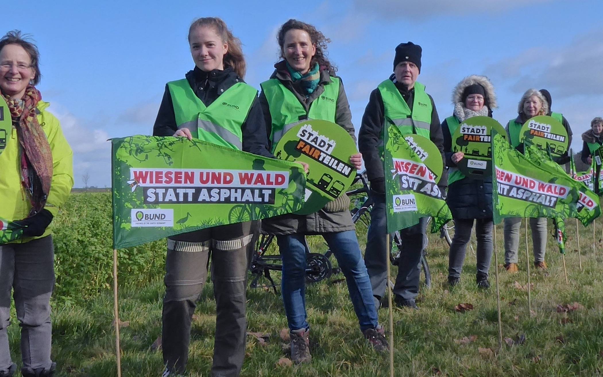 Der BUND fordert: „Wiesen und Wald – statt Asphalt"