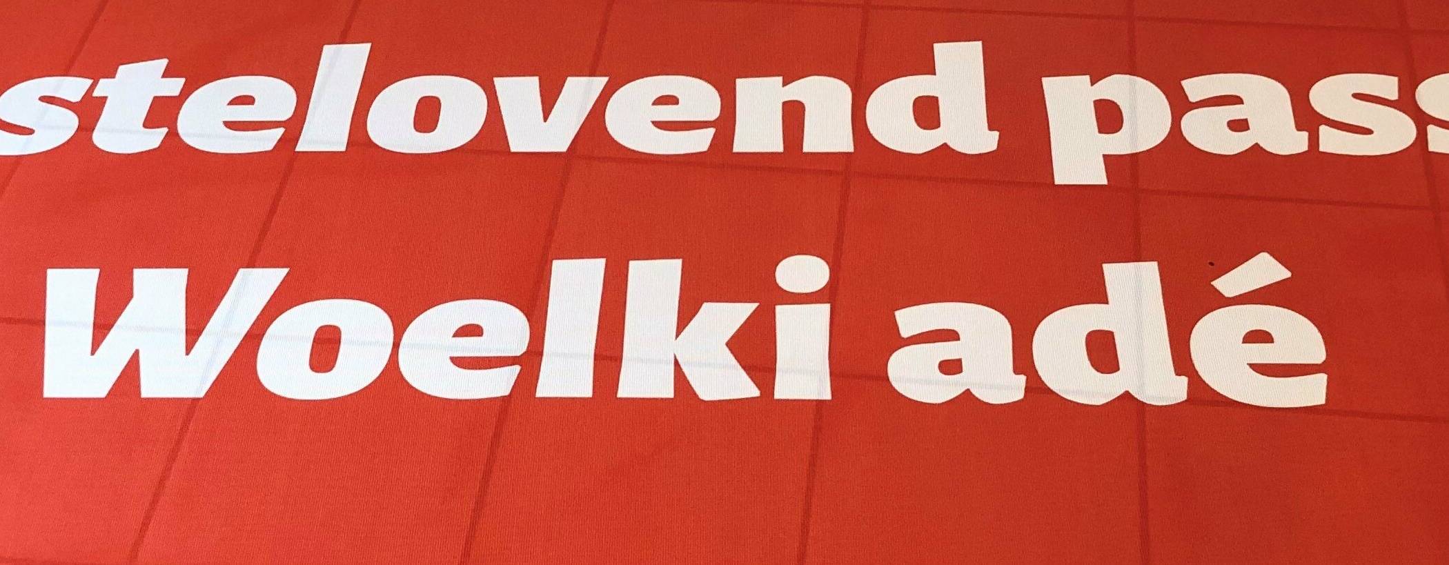  Mit dem Banner gegen Woelki. 