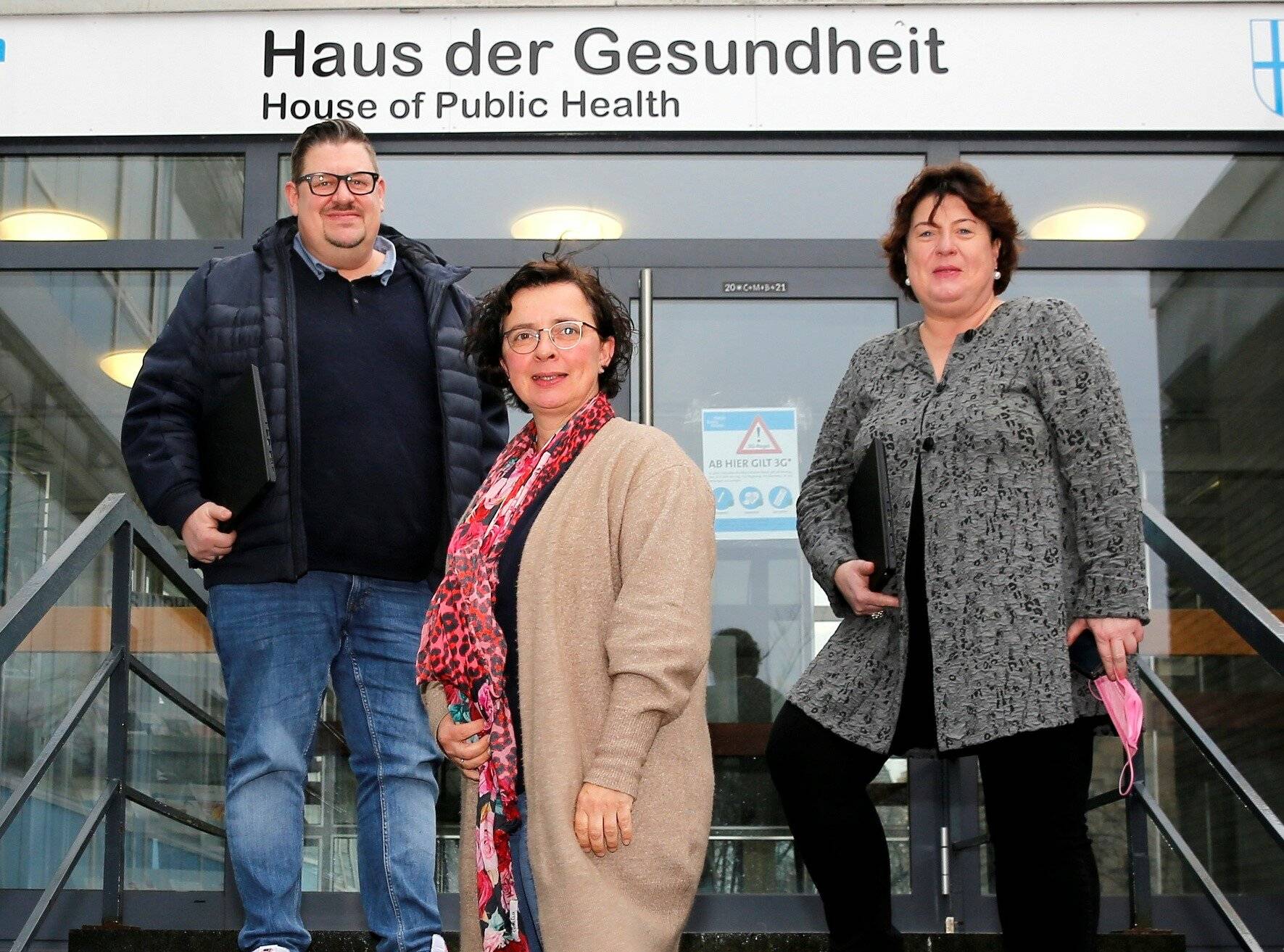  Amtsleiterin Barbara Albrecht (vorne) freut sich, dass Heike Müller und Frank Pieper zu ihrem Team gehören. 