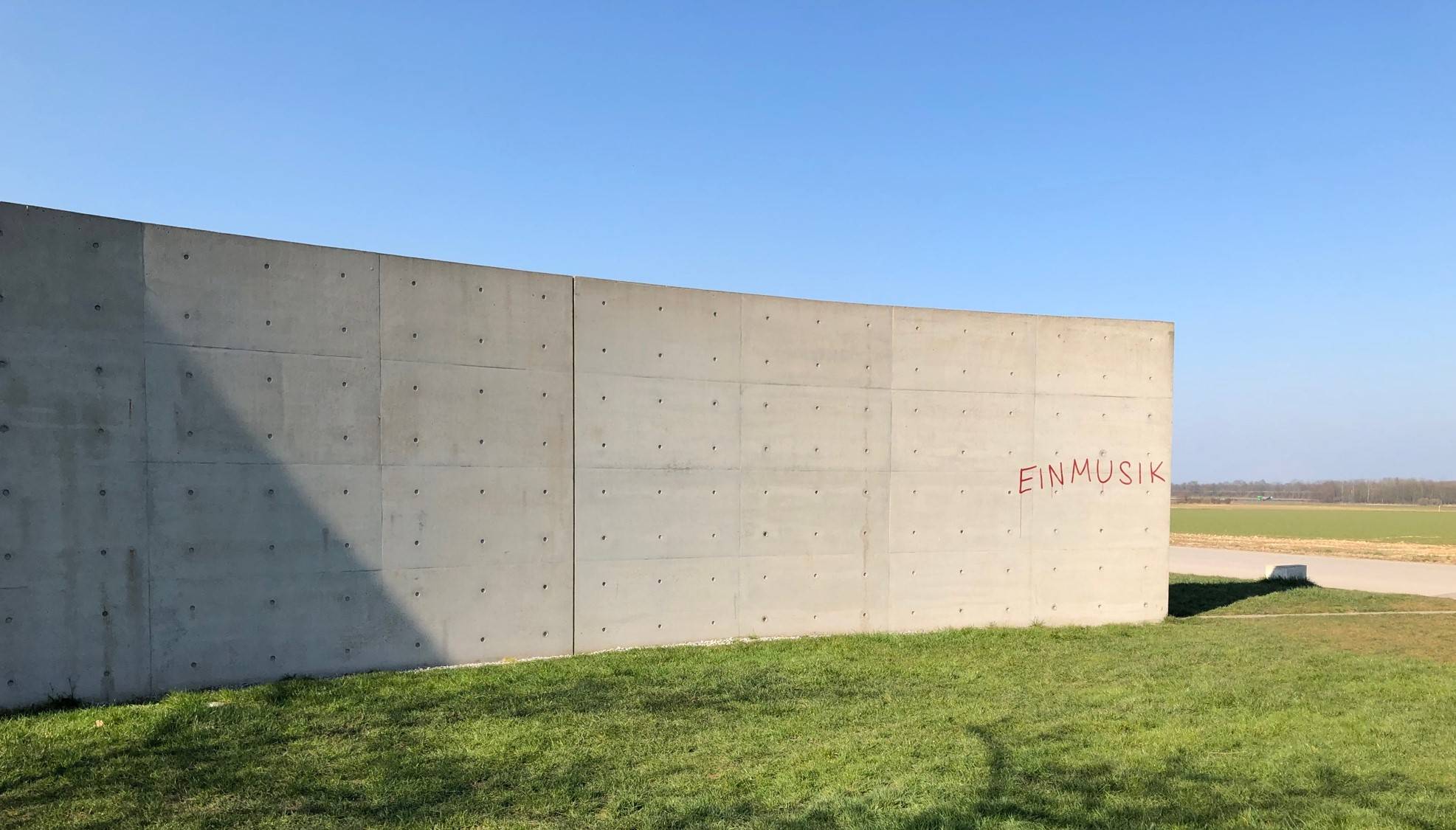 Rote Schriftzüge beschäftigen die Polizei