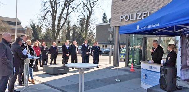  Einweihung des neuen Polizeidienstgebäudes in Grevenbroich. 