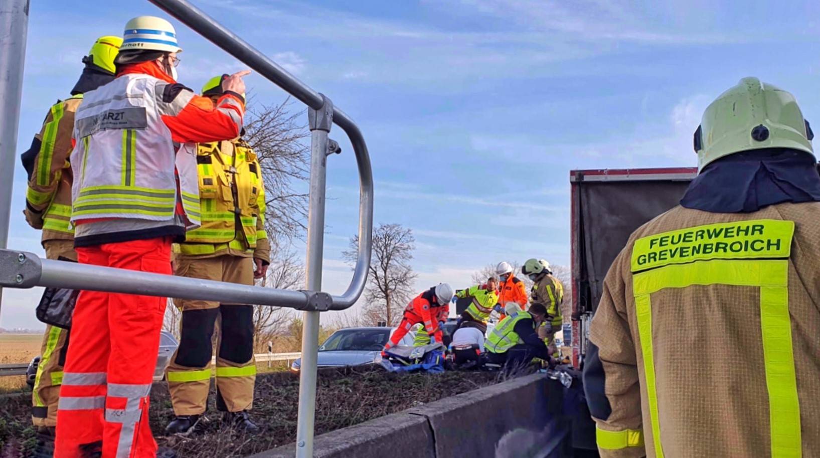  Die Feuerwehr war mit vielen Einsatzkräften vor Ort. 